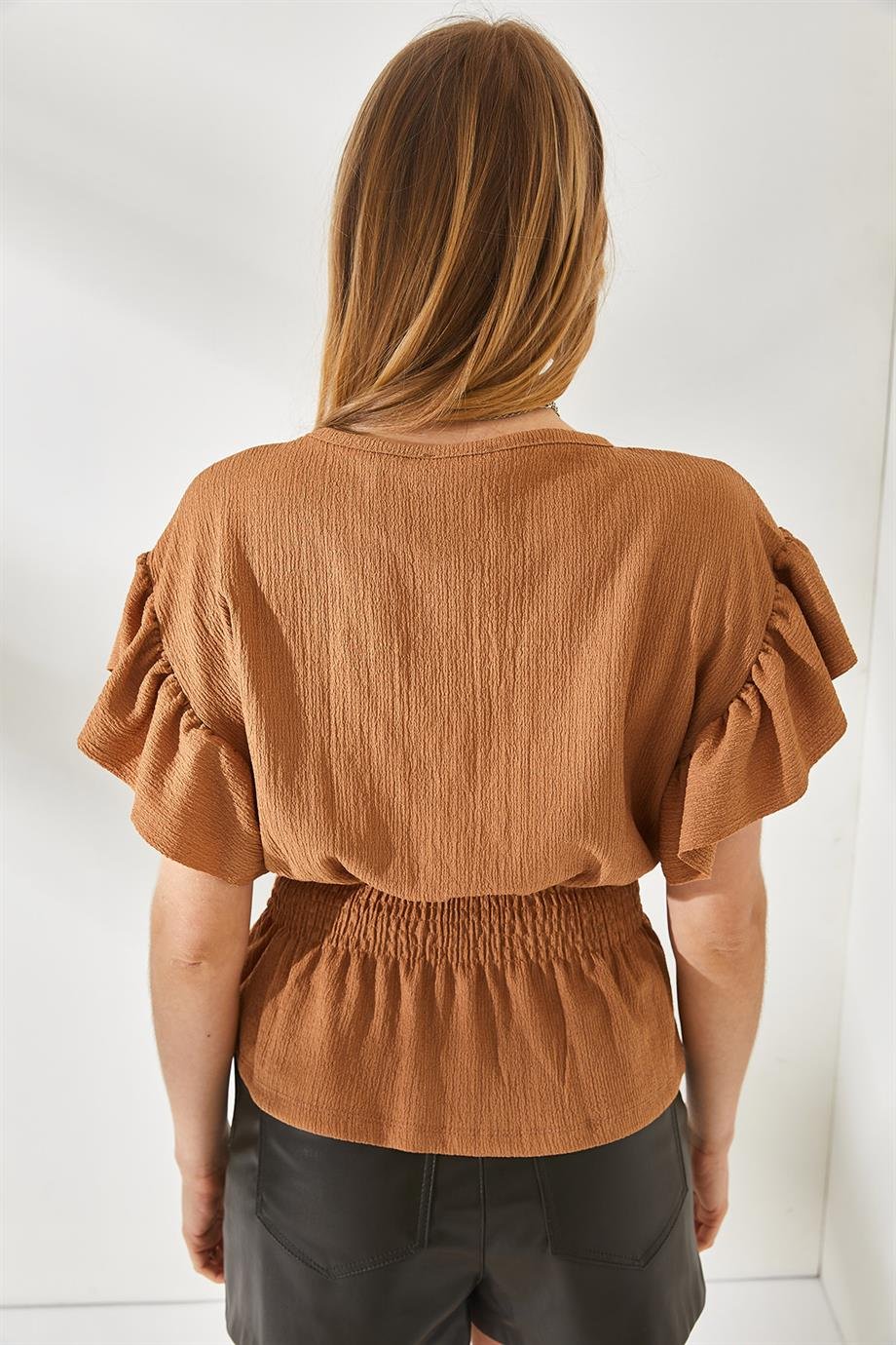 Beli Lastikli Kolu Fırfırlı Yarasa Bluz Camel