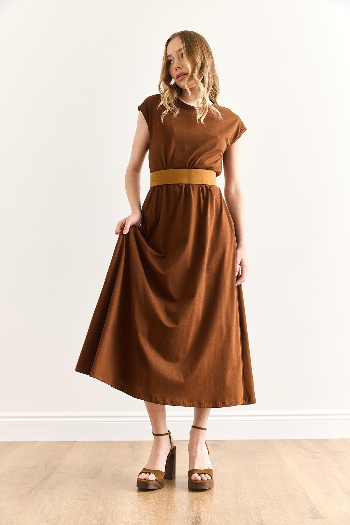 Beli Lastikli Yarasa Penye Elbise Kahverengi