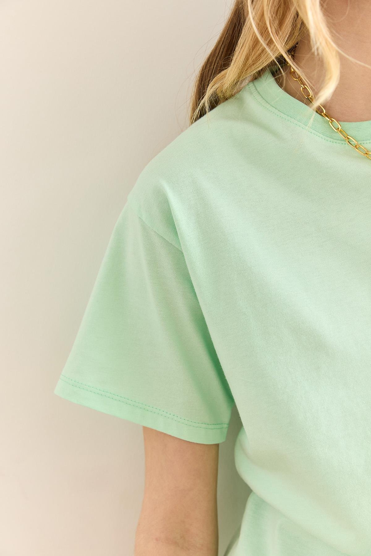 Bisiklet Yaka Basic Tişört Mint Yeşili