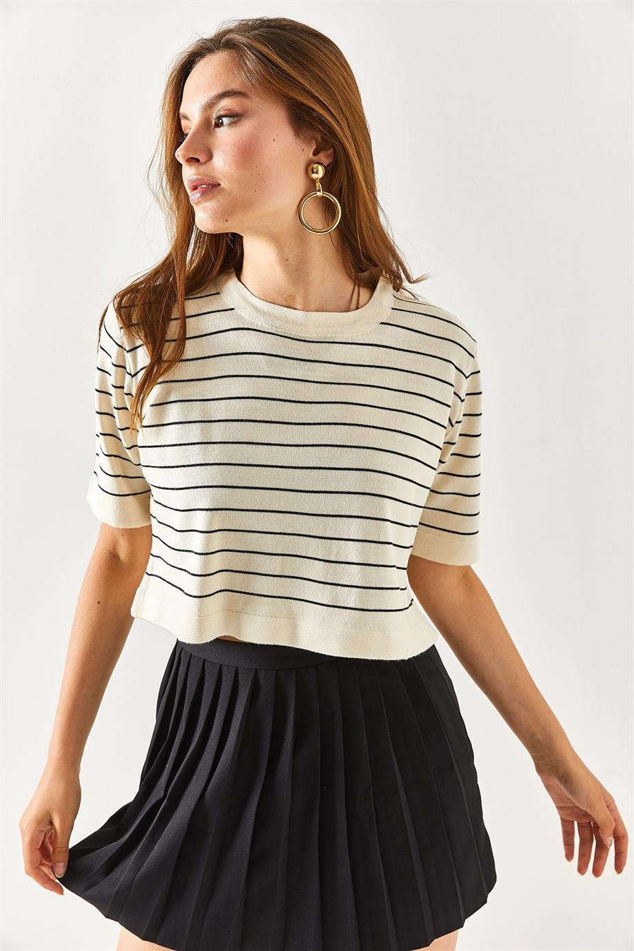Bisiklet Yaka Çizgili Crop Triko Bluz Ekru