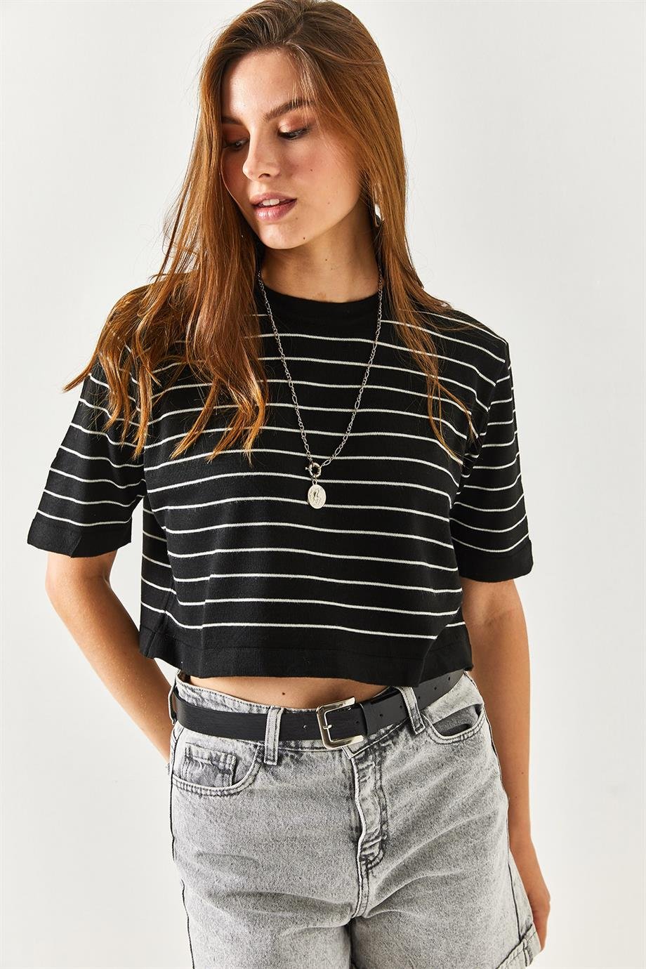 Bisiklet Yaka Çizgili Crop Triko Bluz Siyah