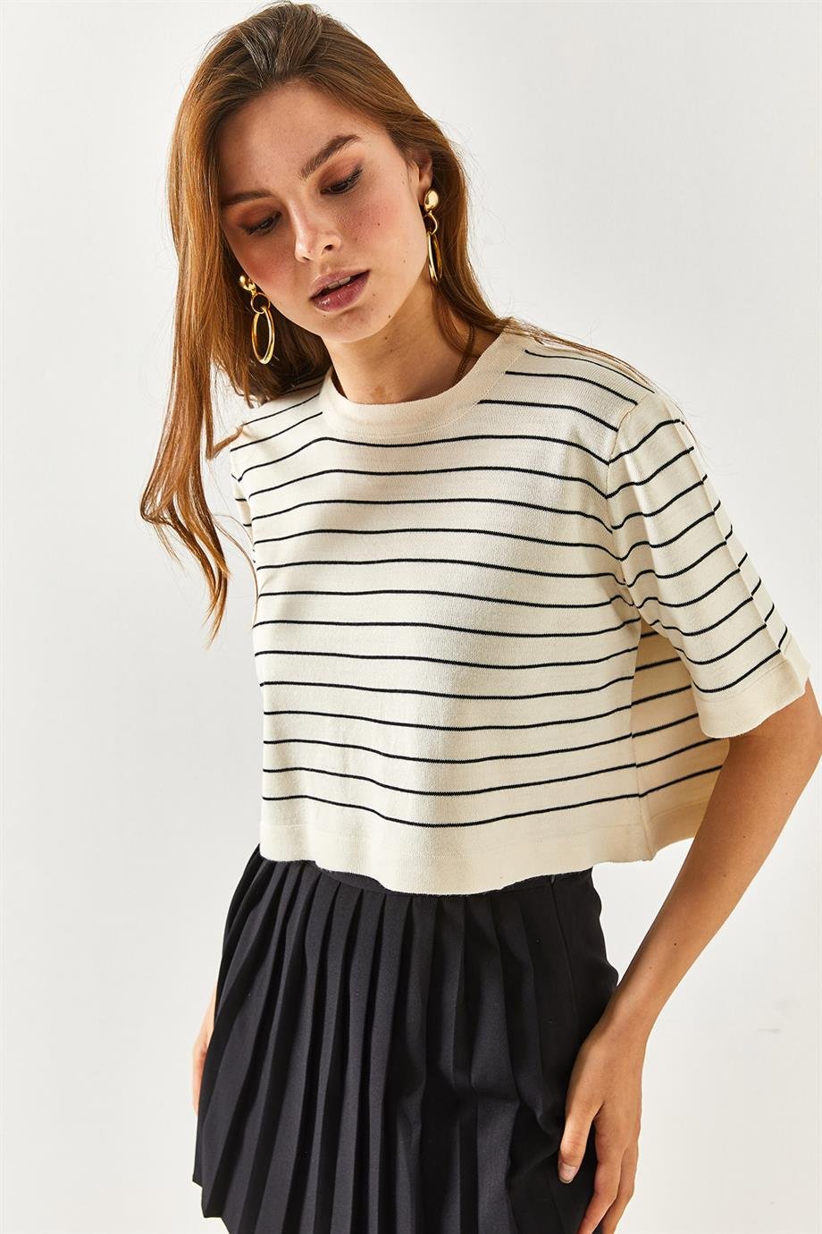 Bisiklet Yaka Çizgili Crop Triko Bluz Ekru