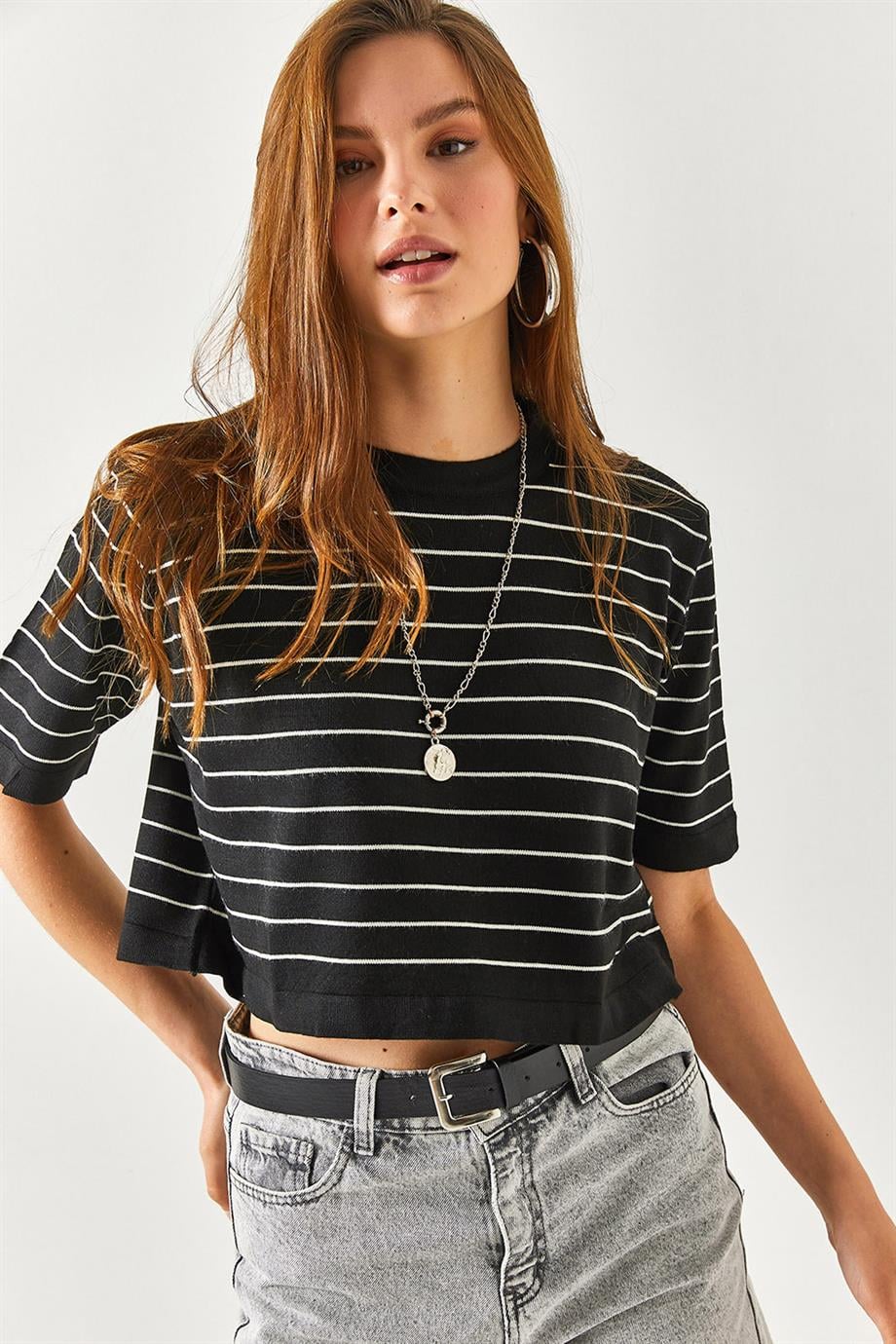 Bisiklet Yaka Çizgili Crop Triko Bluz Siyah