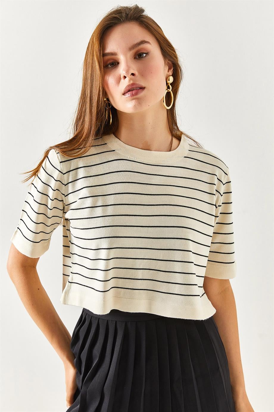 Bisiklet Yaka Çizgili Crop Triko Bluz Ekru
