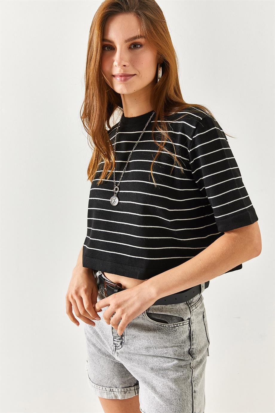 Bisiklet Yaka Çizgili Crop Triko Bluz Siyah