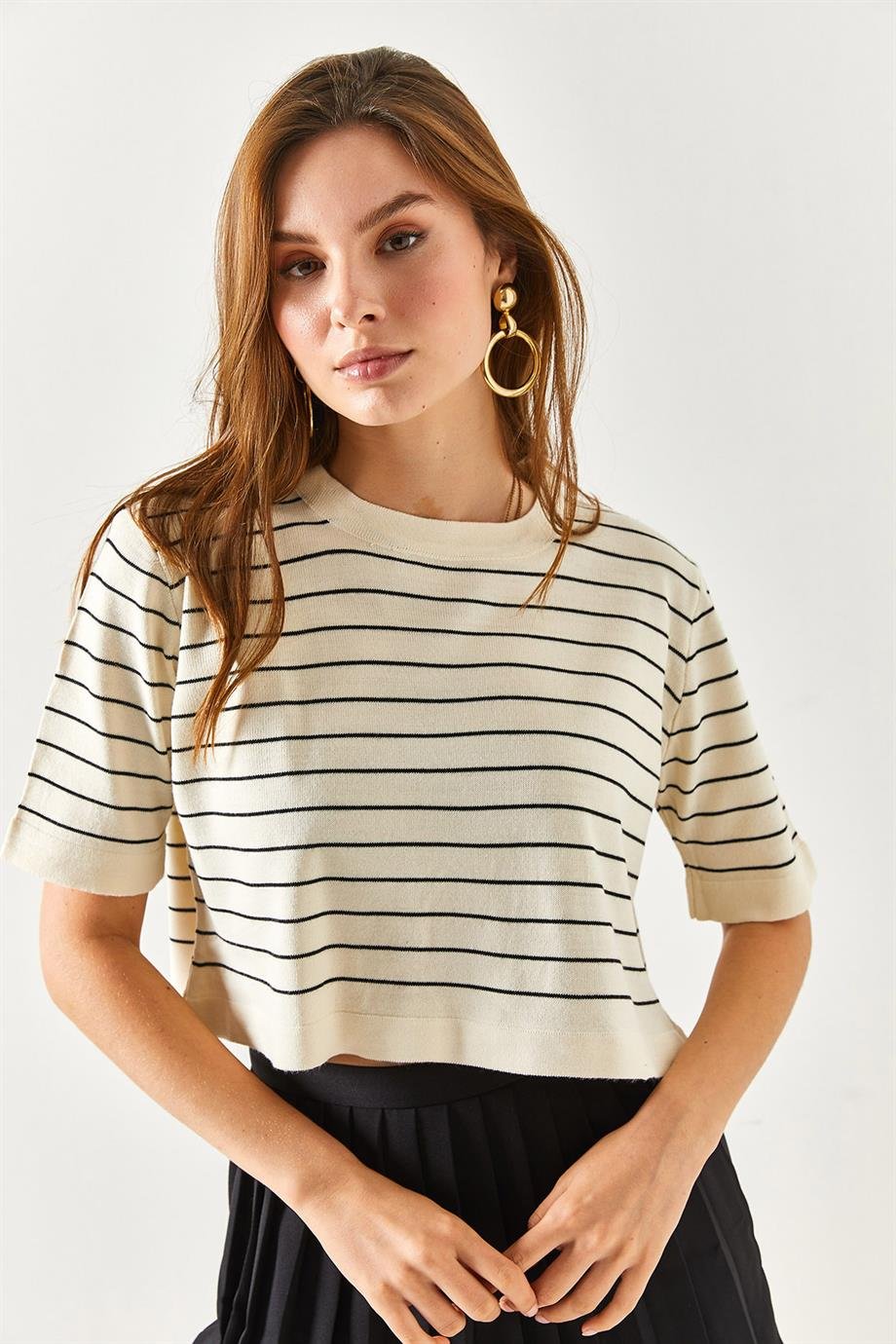 Bisiklet Yaka Çizgili Crop Triko Bluz Ekru
