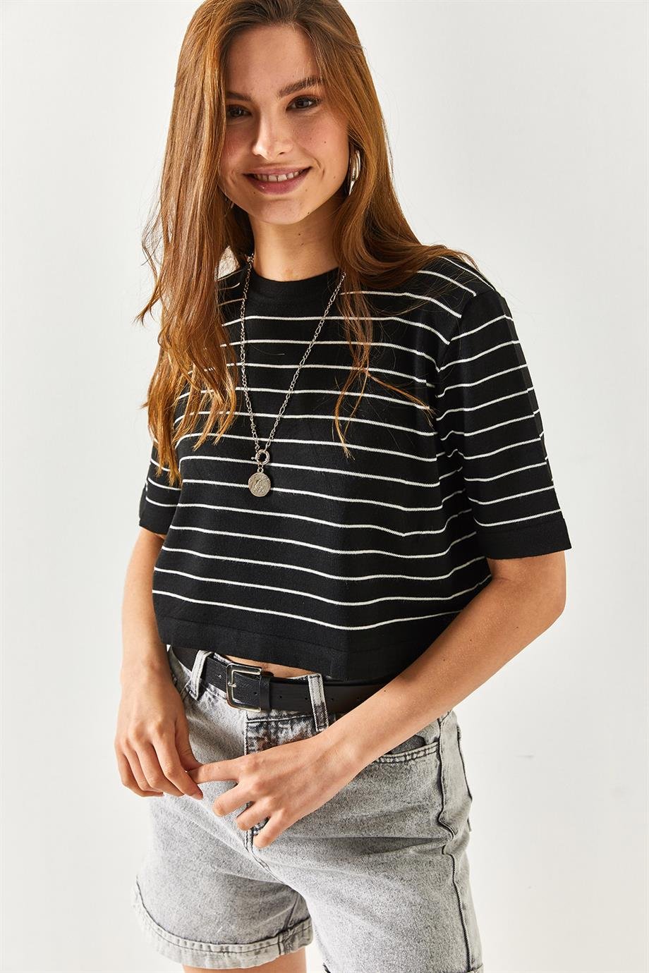 Bisiklet Yaka Çizgili Crop Triko Bluz Siyah