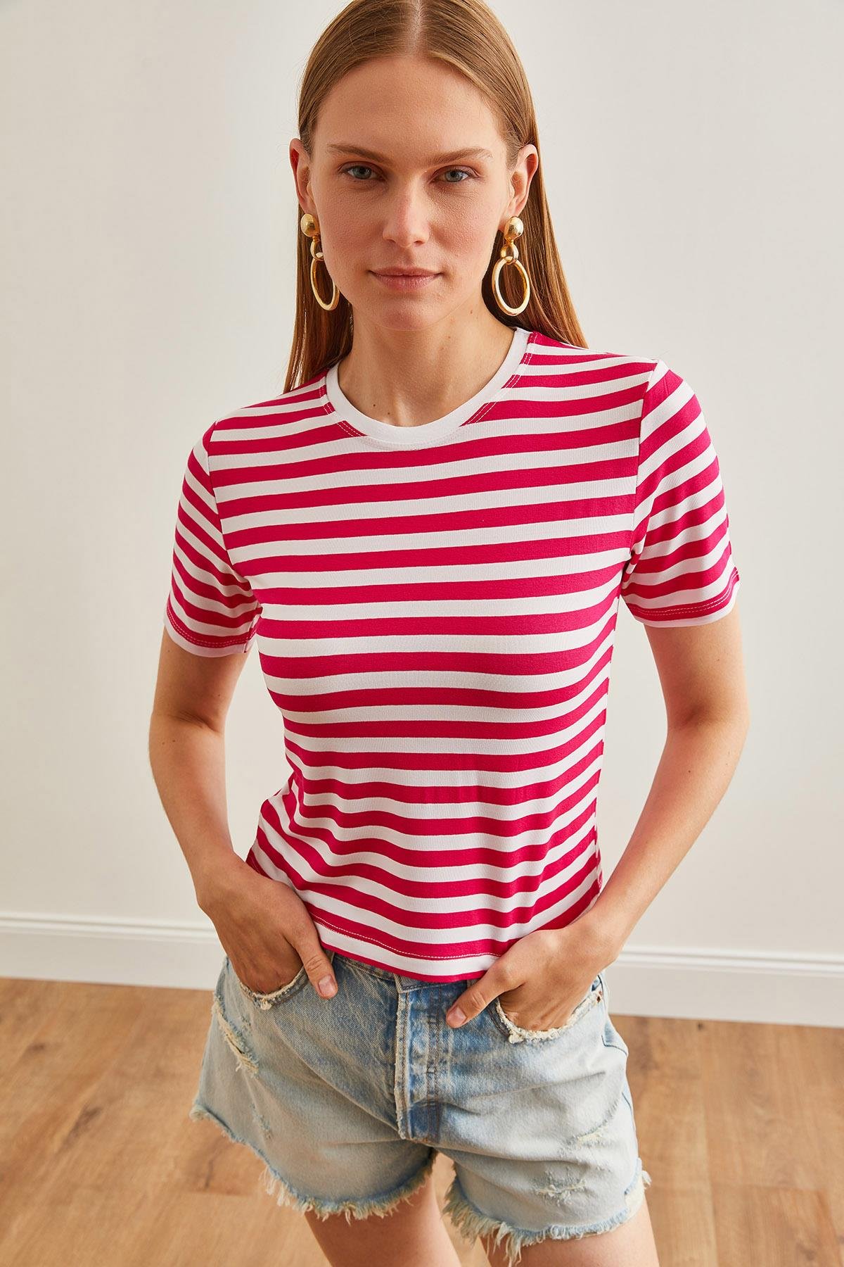 Bisiklet Yaka Çizgili Esnek Crop Tişört Fuşya