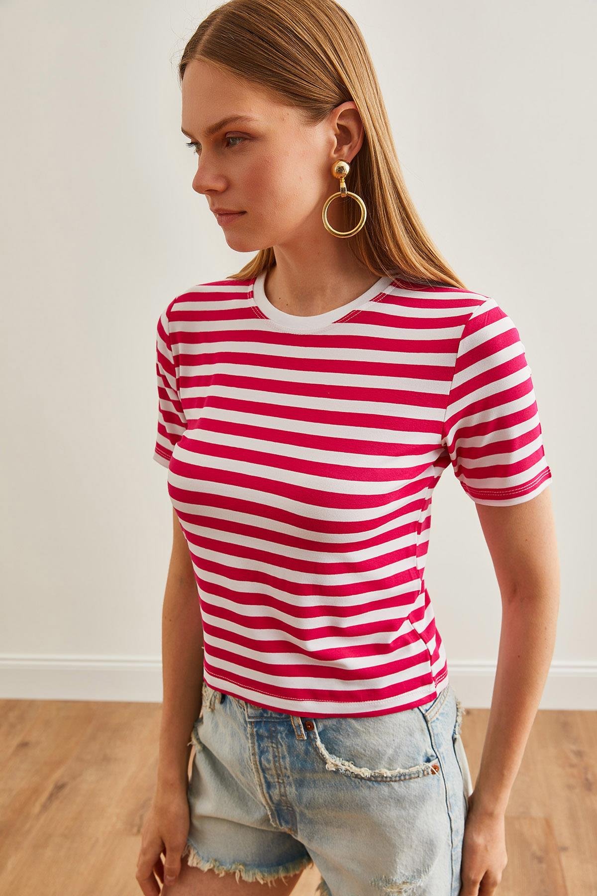 Bisiklet Yaka Çizgili Esnek Crop Tişört Fuşya