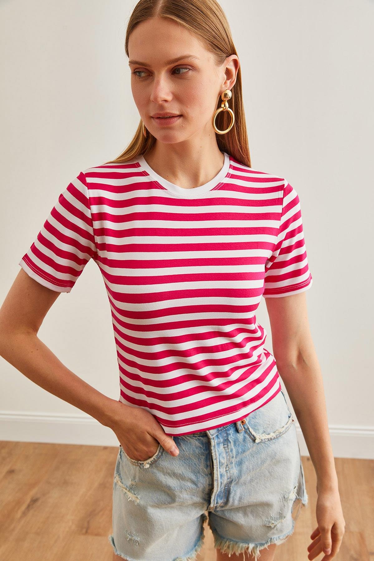 Bisiklet Yaka Çizgili Esnek Crop Tişört Fuşya