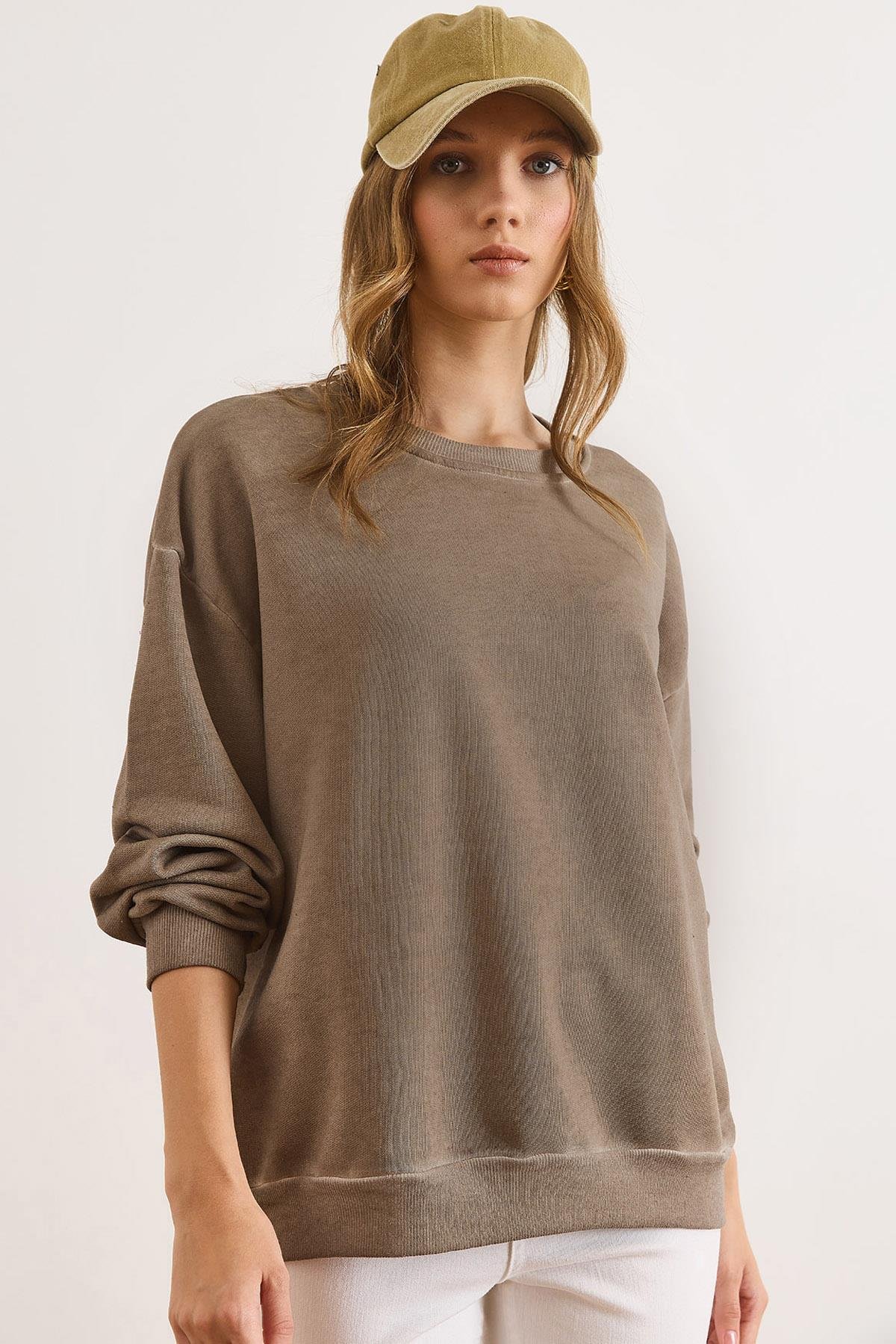 Bisiklet Yaka  Şardonsuz Yıkamalı Basic Sweatshirt Vizon