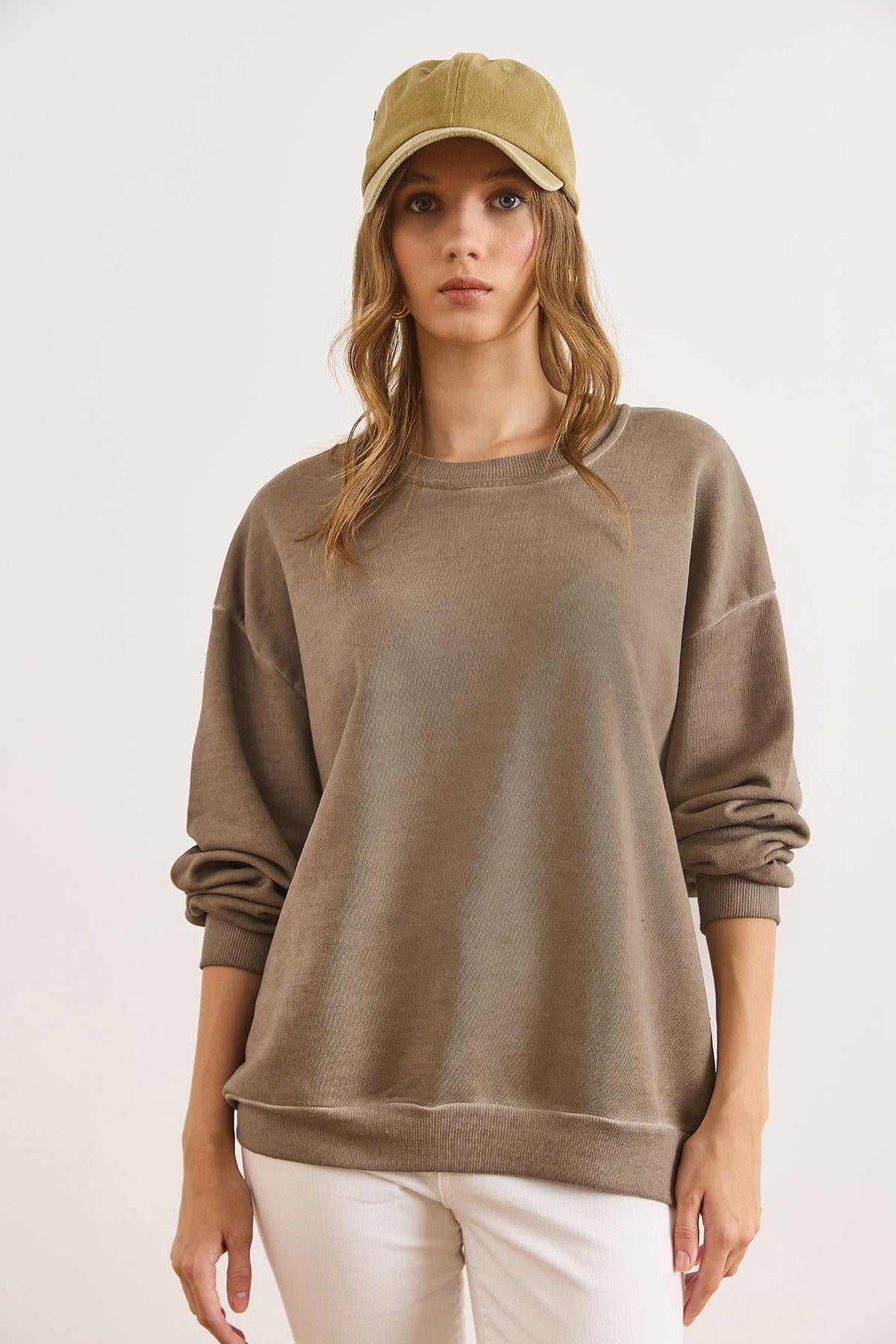 Bisiklet Yaka  Şardonsuz Yıkamalı Basic Sweatshirt Vizon