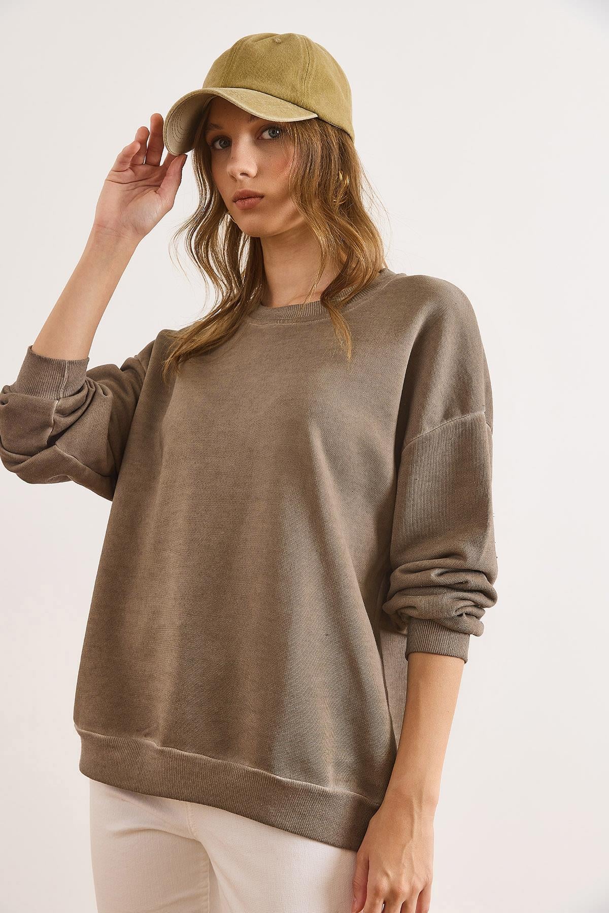 Bisiklet Yaka  Şardonsuz Yıkamalı Basic Sweatshirt Vizon
