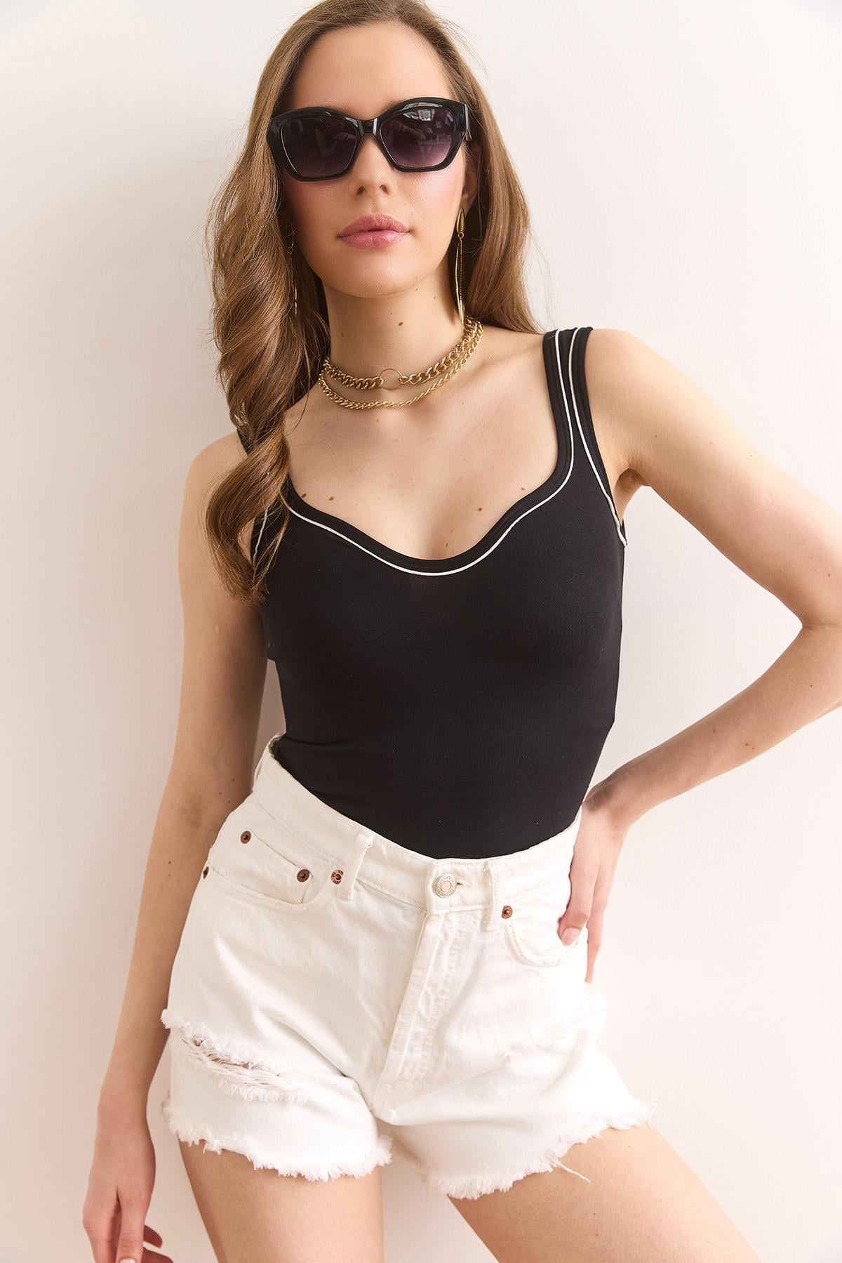 Biye Detaylı Crop Bluz Siyah