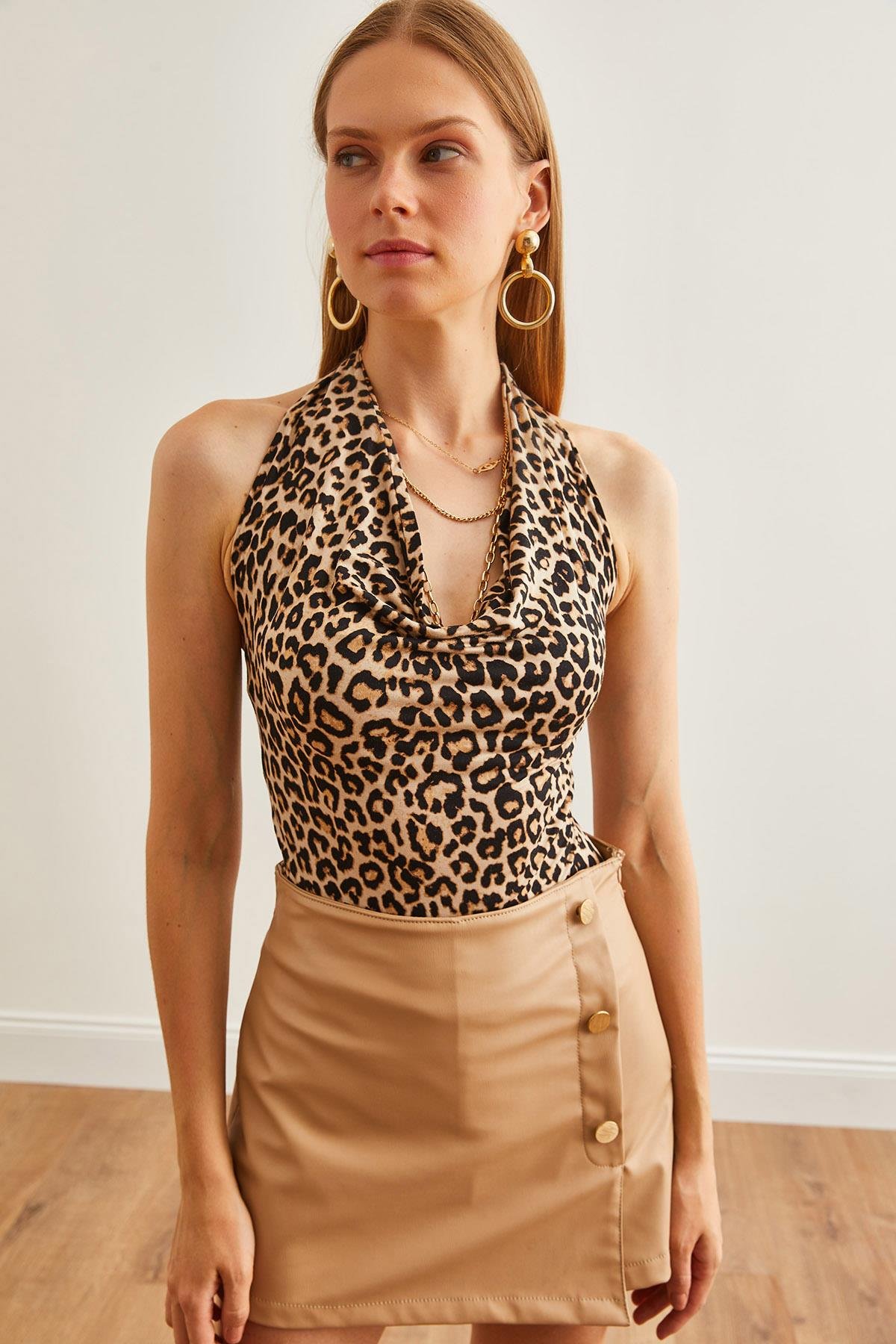 Boyundan Askılı Degaje Yaka Altı Çıtçıtlı Bodysuit Küçük Leopar