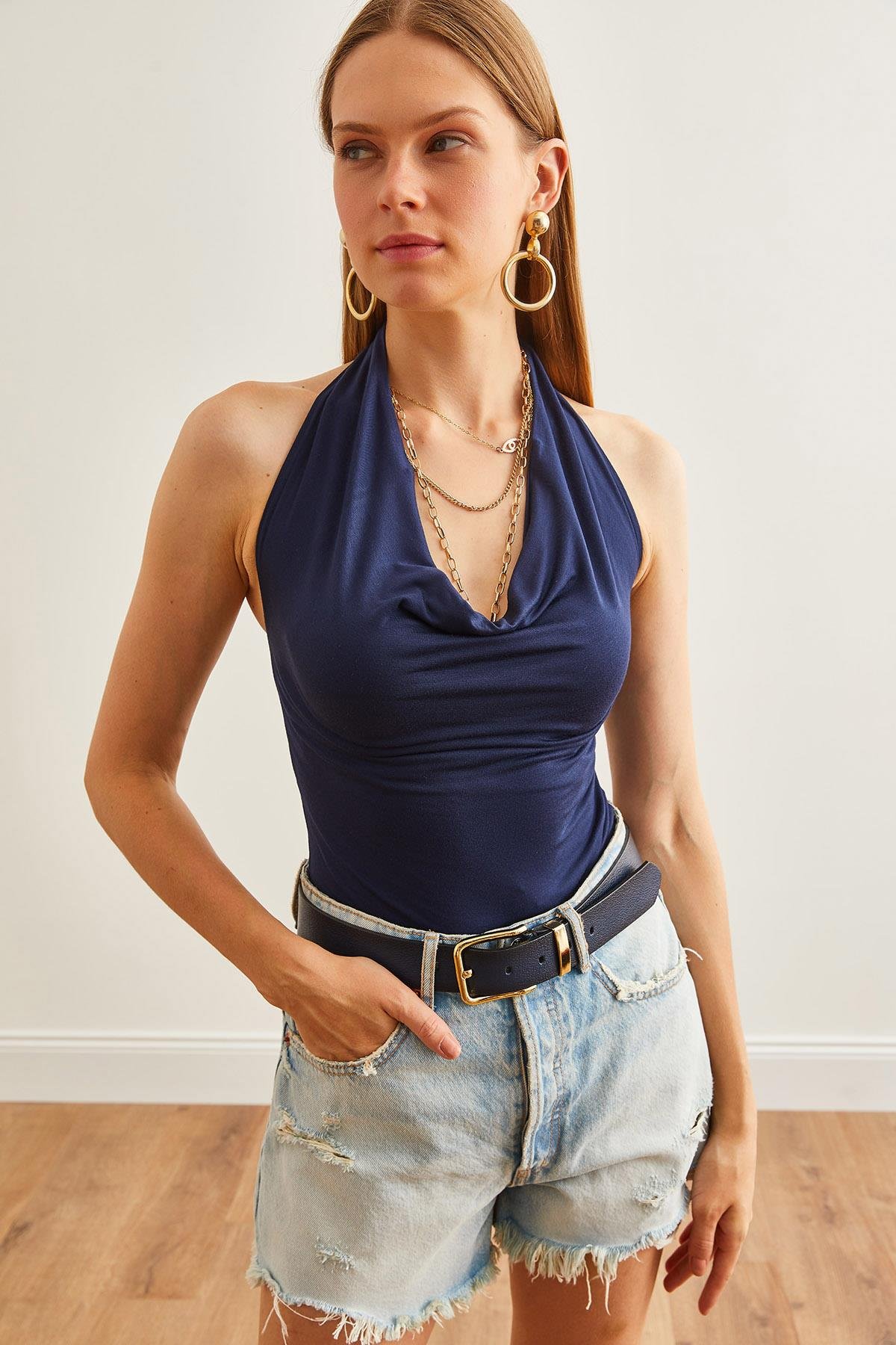 Boyundan Askılı Degaje Yaka Altı Çıtçıtlı Bodysuit Lacivert