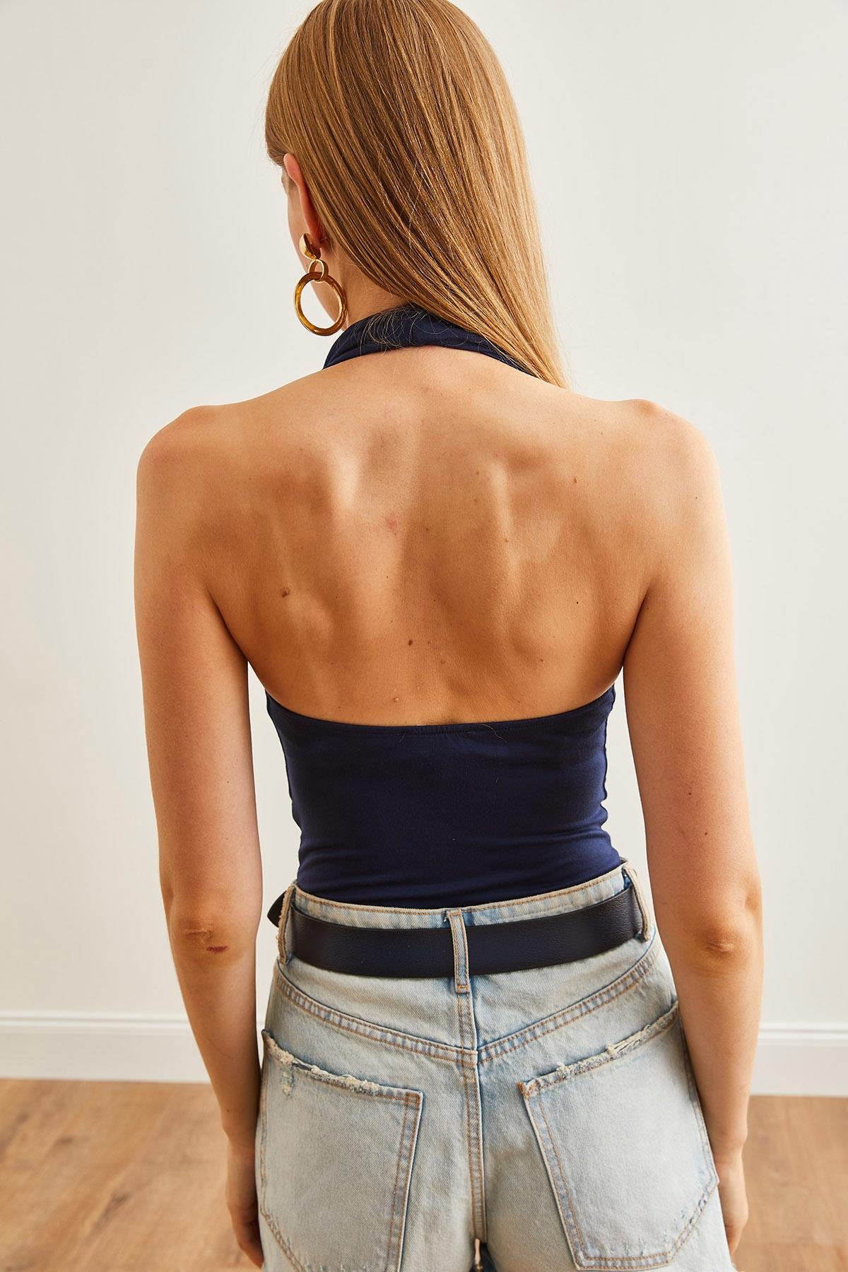 Boyundan Askılı Degaje Yaka Altı Çıtçıtlı Bodysuit Lacivert