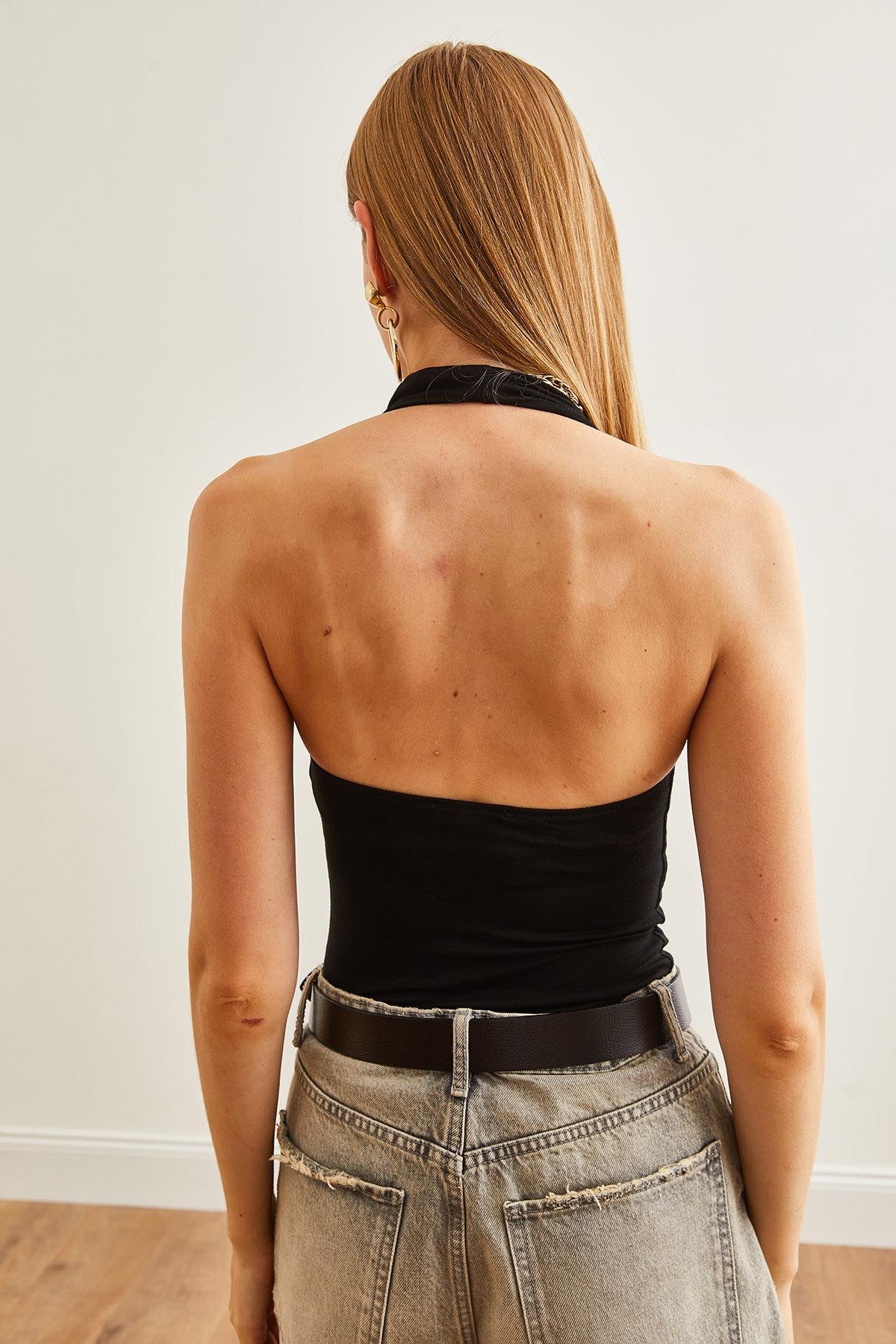 Boyundan Askılı Degaje Yaka Altı Çıtçıtlı Bodysuit Siyah