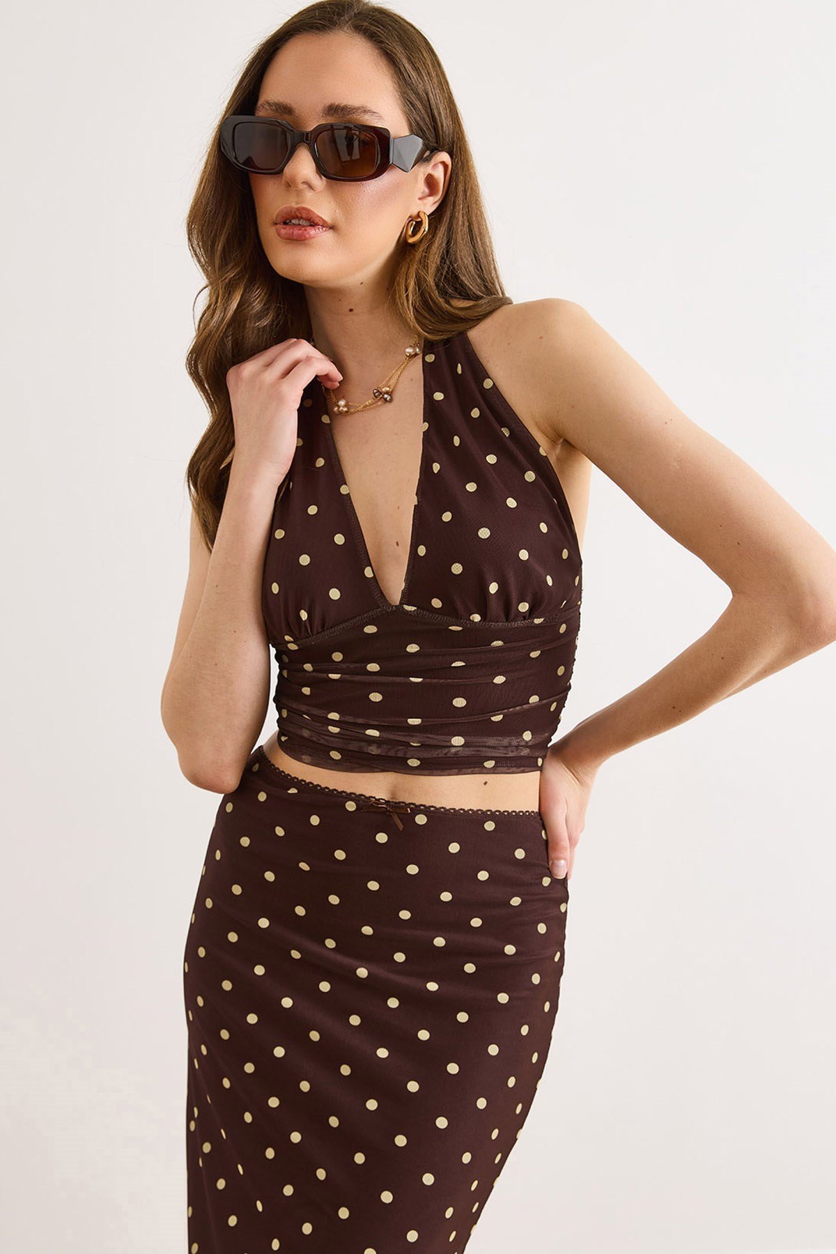 Boyundan Askılı Puantiyeli Crop Tül Bluz Kahverengi