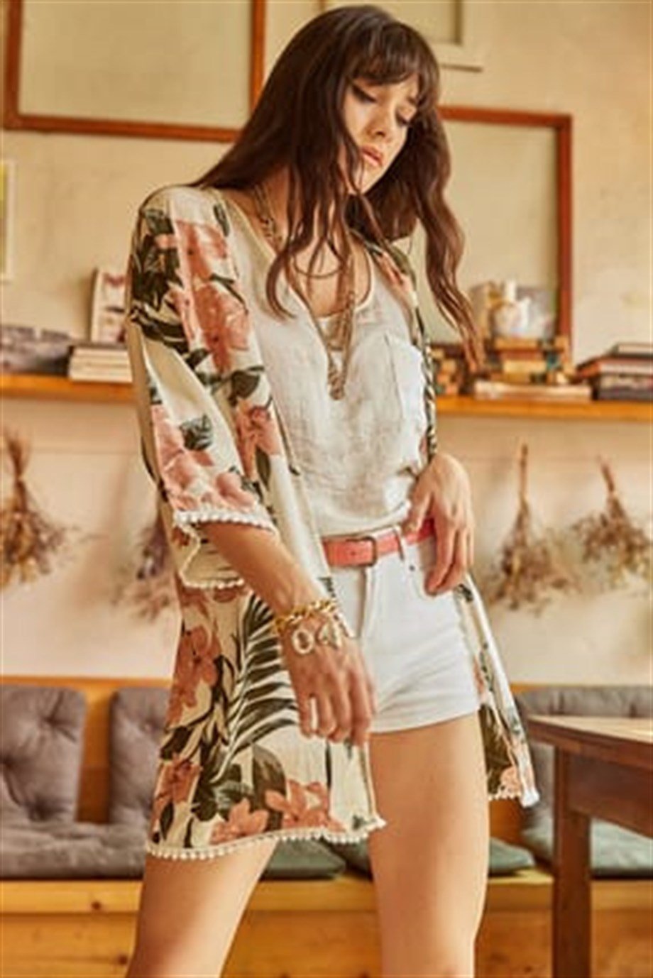 Büyük Pudra Çiçekli Güpür Detaylı Viskon Kimono Ekru