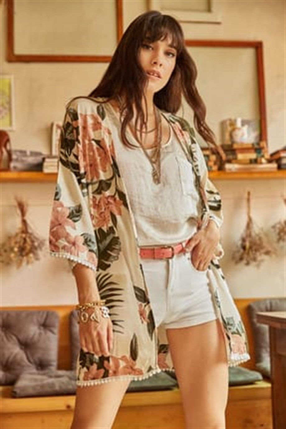 Büyük Pudra Çiçekli Güpür Detaylı Viskon Kimono Ekru