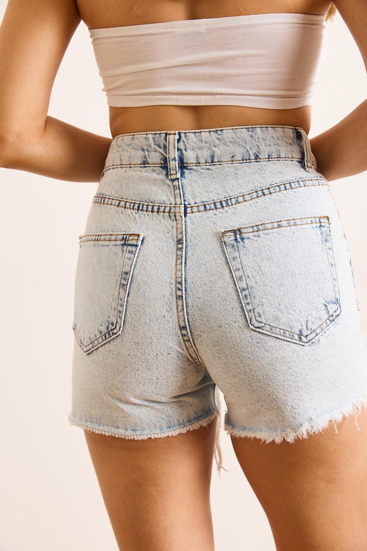 Cepli Lazer Kesim Mom Denim Şort Açık Mavi