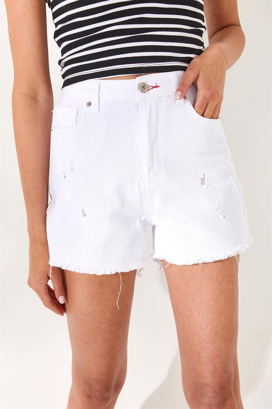 Cepli Püsküllü Yırtık Detaylı Denim Şort Beyaz