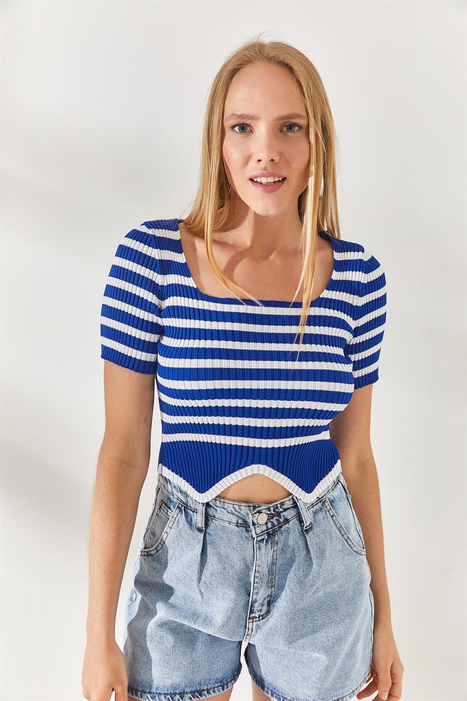Çizgili Asimetrik Crop Triko Bluz Saks Mavi