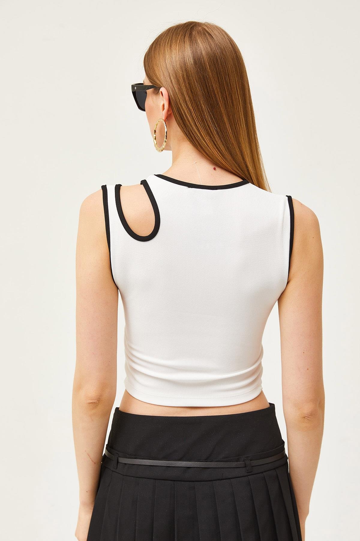 Cut Out Detaylı Ottoman Crop Bluz Beyaz
