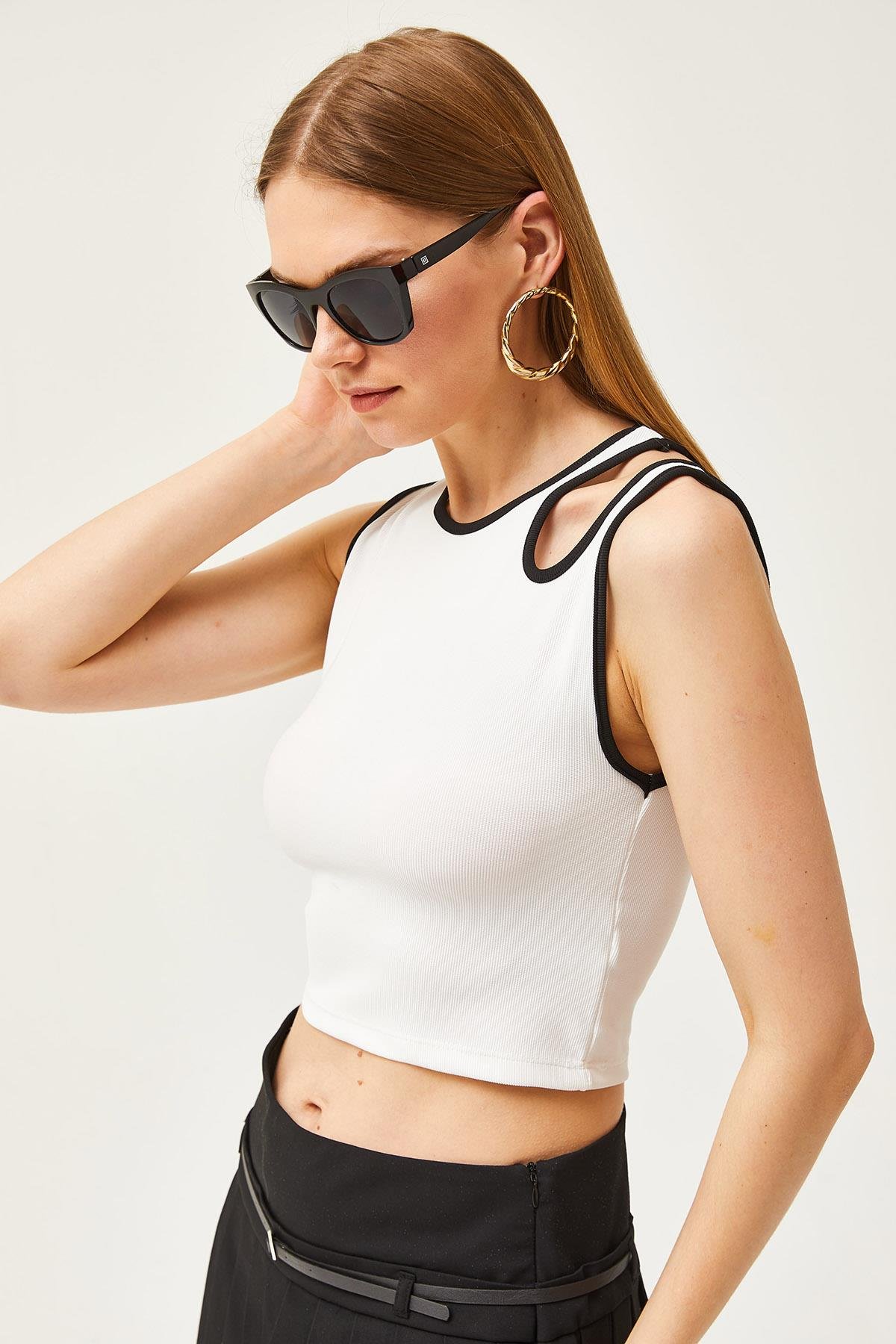 Cut Out Detaylı Ottoman Crop Bluz Beyaz