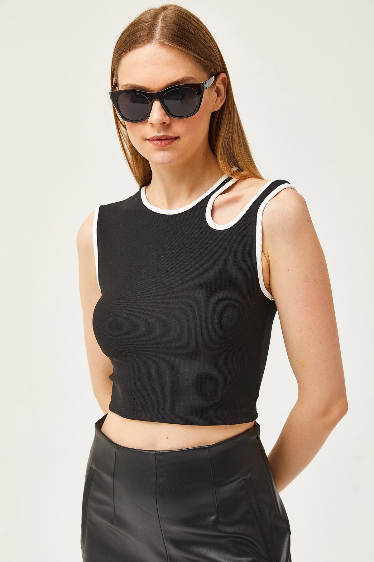 Cut Out Detaylı Ottoman Crop Bluz Siyah