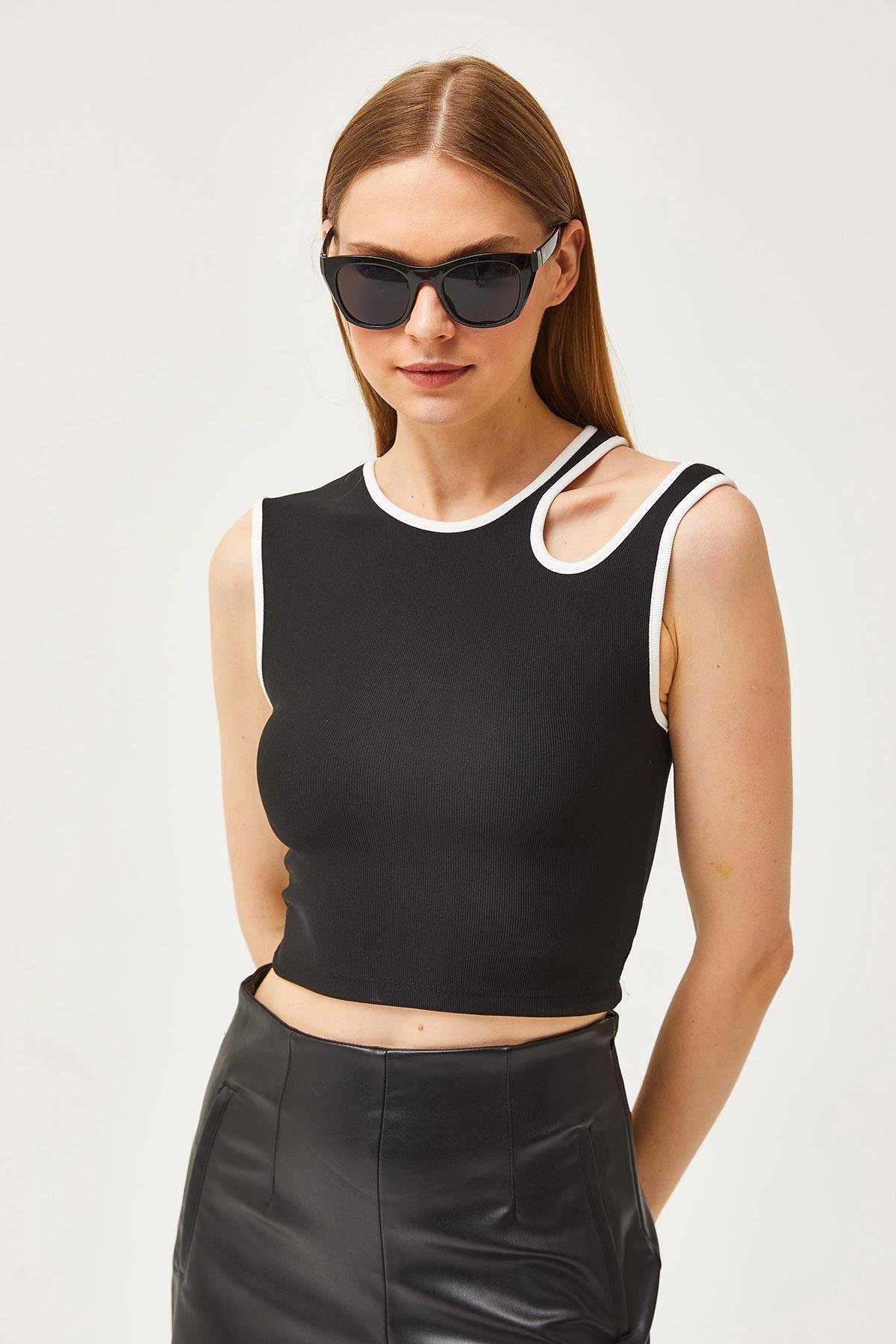 Cut Out Detaylı Ottoman Crop Bluz Siyah