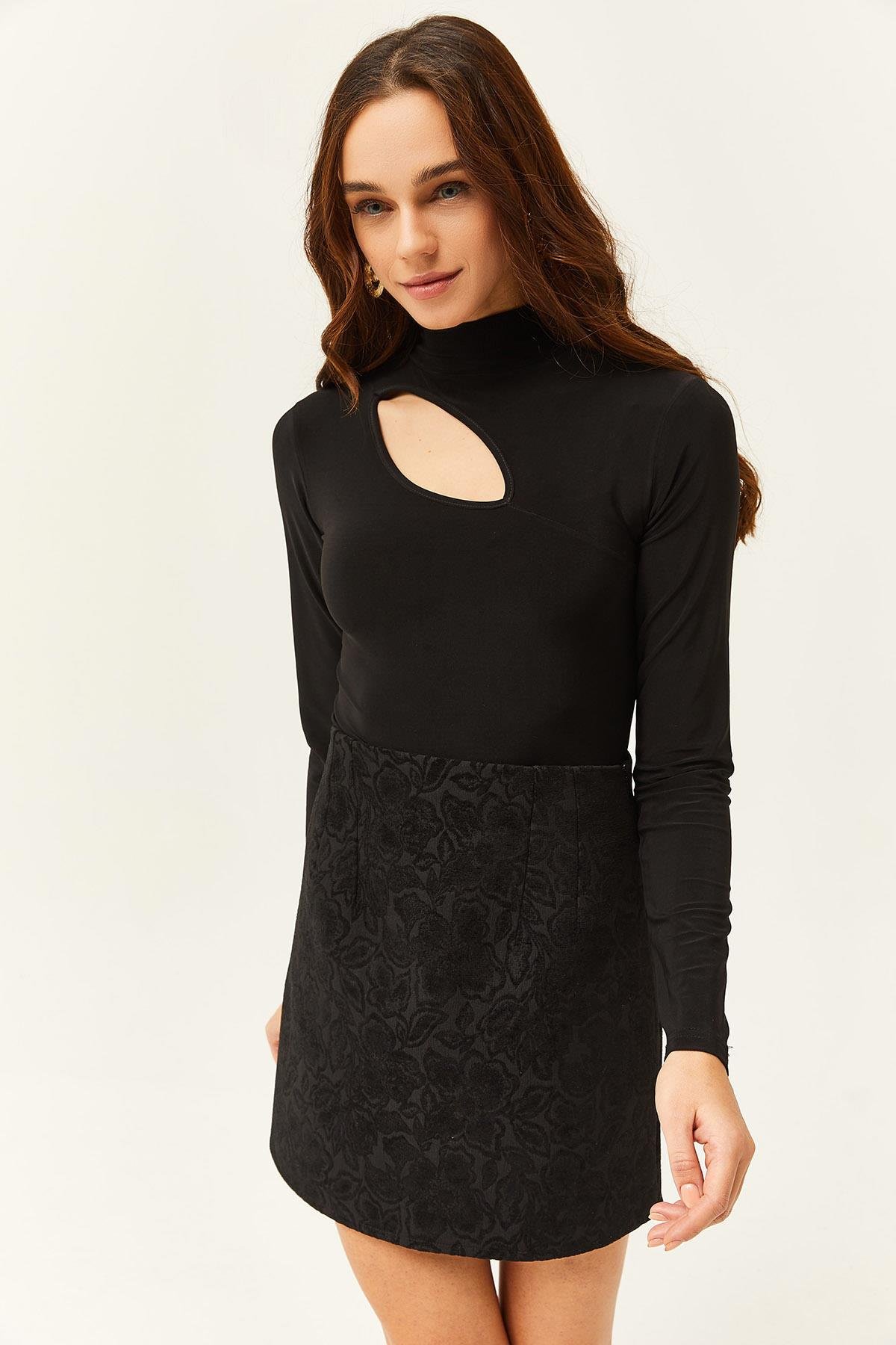 Damla Dekolteli Crop Likralı Bluz Siyah