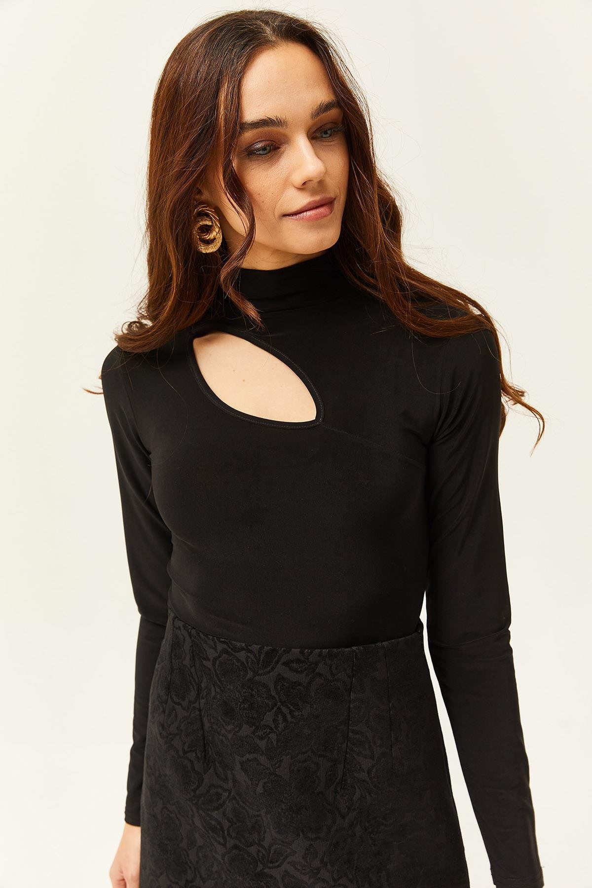 Damla Dekolteli Crop Likralı Bluz Siyah