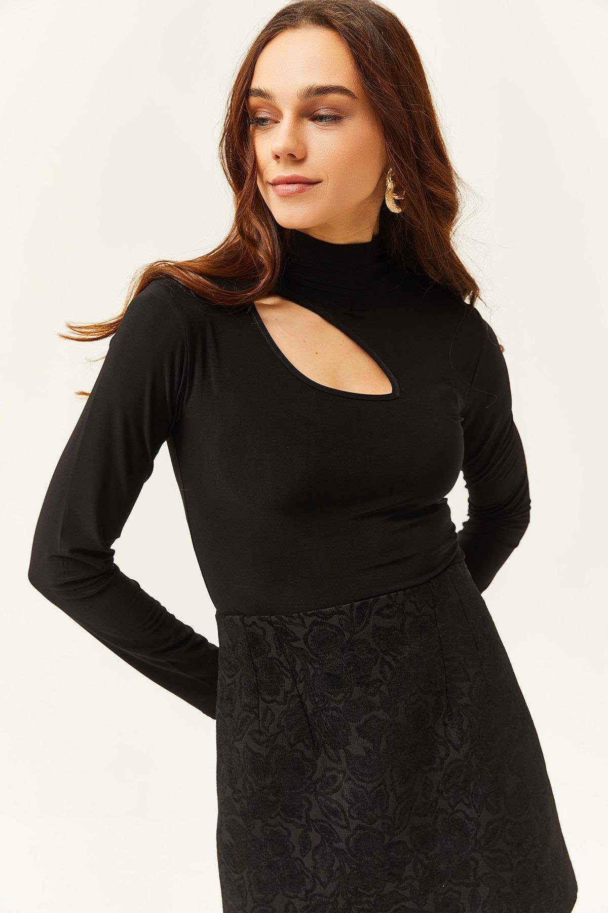 Damla Dekolteli Crop Likralı Bluz Siyah