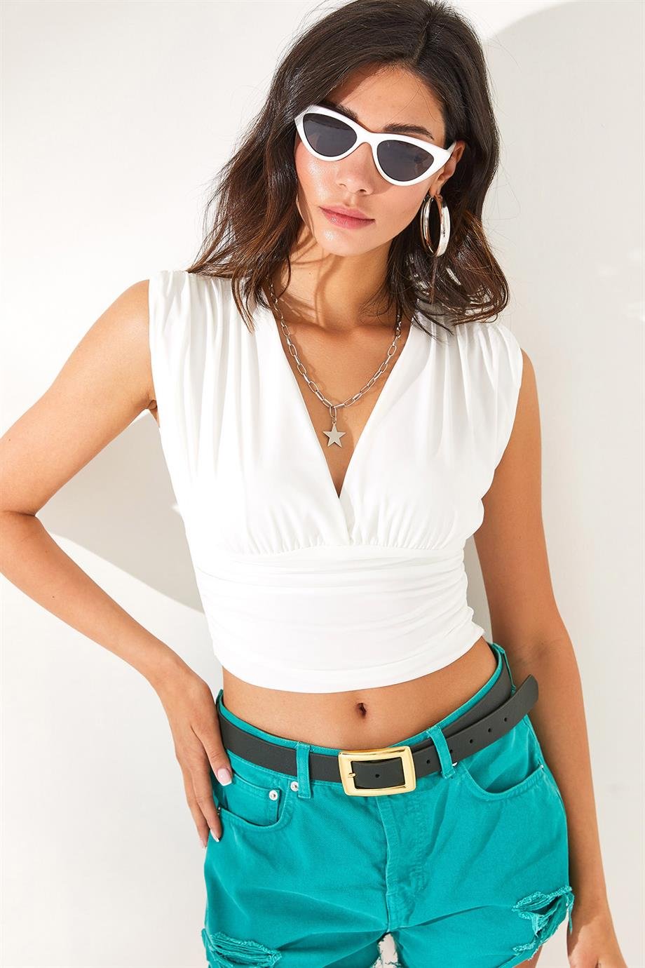 Derin Dekolteli Beli Bantlı Crop Bluz Kolsuz Beyaz
