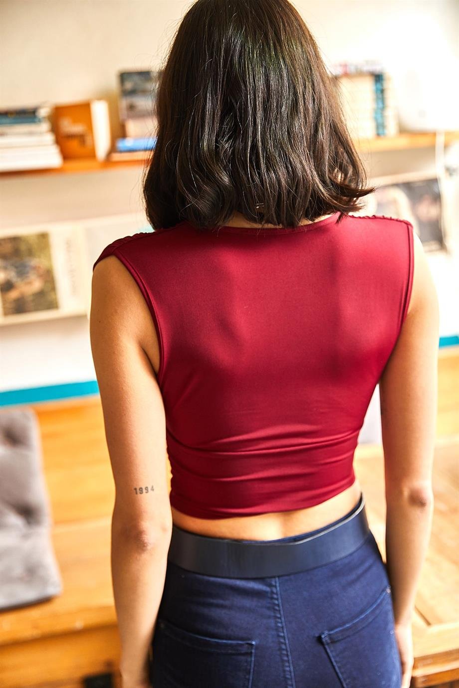Derin Dekolteli Beli Bantlı Crop Bluz Bordo Kolsuz