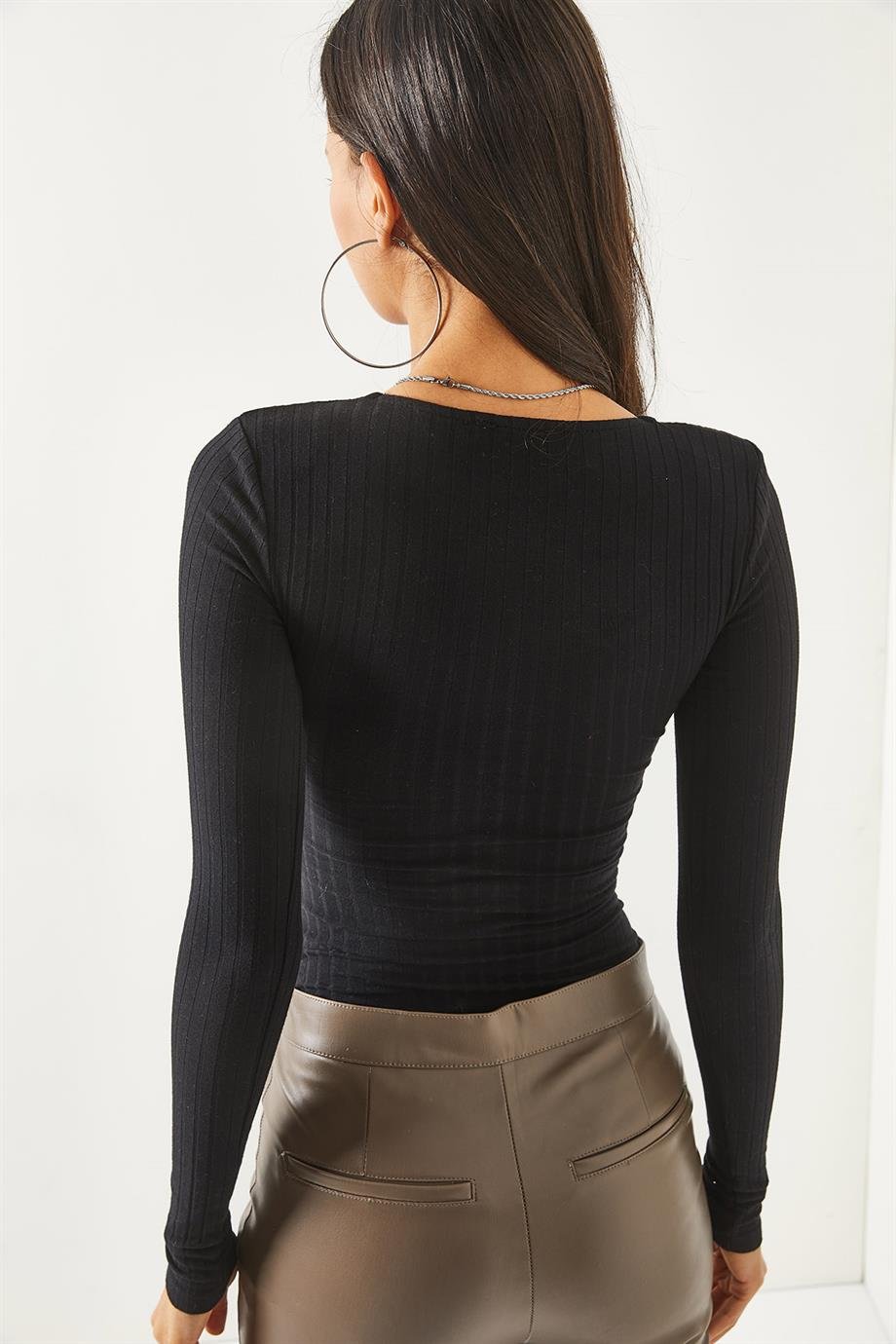 Derin V Yaka Vatkalı Altı Çıtçıtlı Likralı Bodysuit Siyah