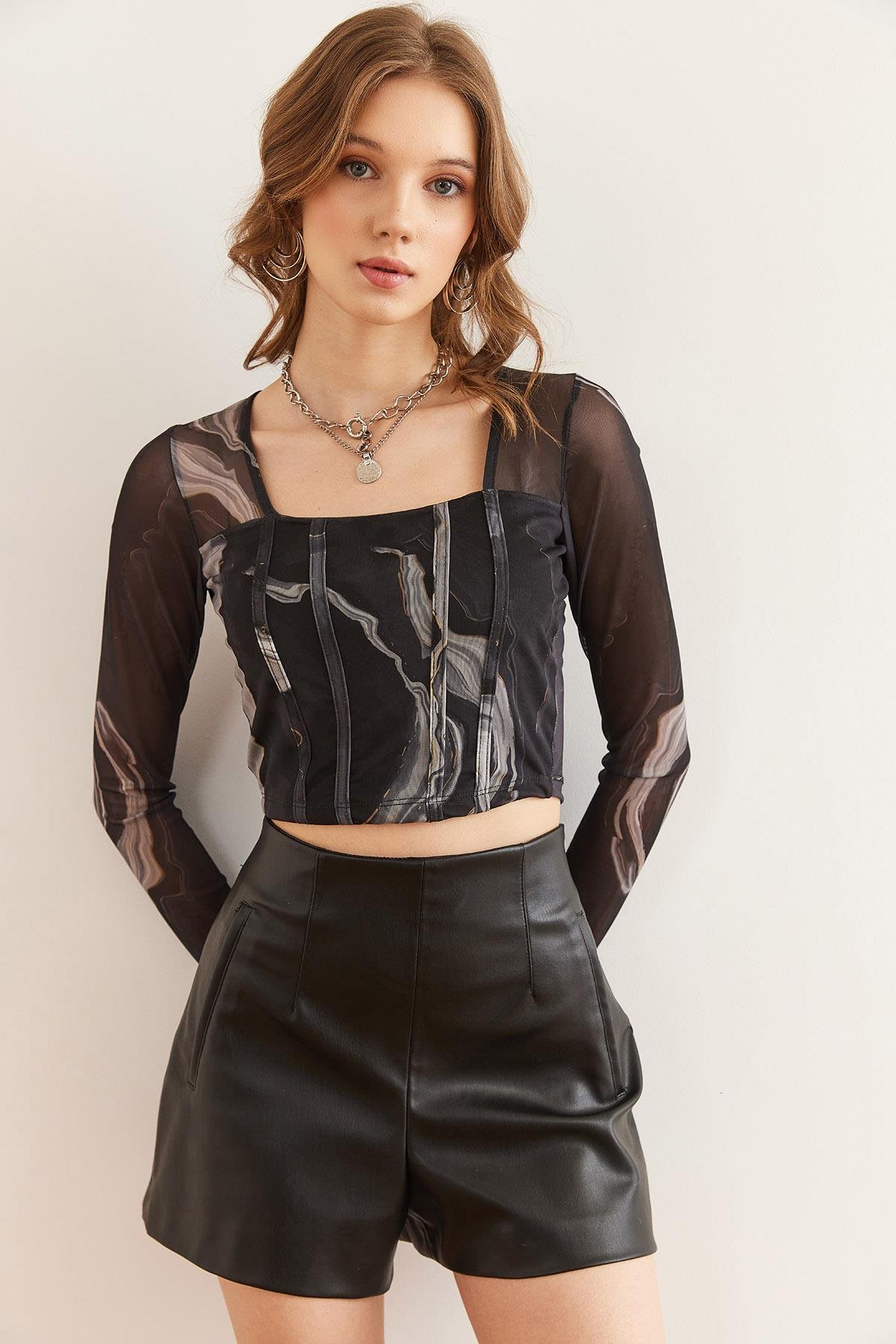Dikiş Detaylı Astarlı Crop Tül Bluz Siyah Desenli