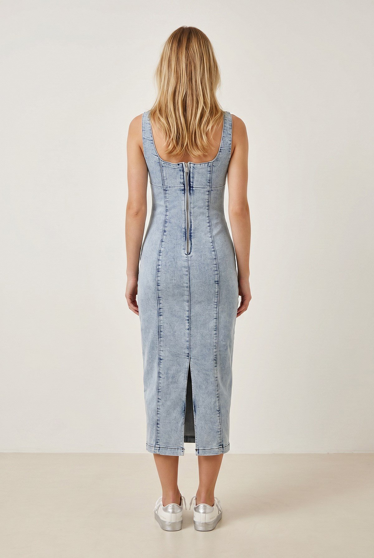 Dikiş Detaylı Yırtmaçlı Likralı Midi Denim Elbise Açık Mavi