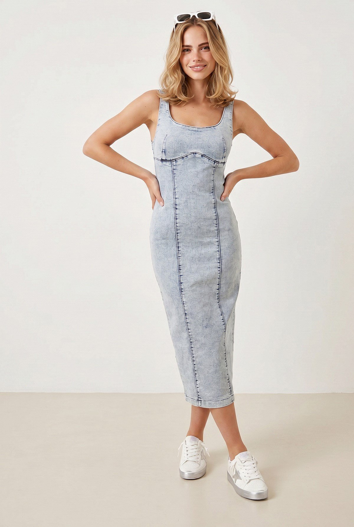 Dikiş Detaylı Yırtmaçlı Likralı Midi Denim Elbise Açık Mavi
