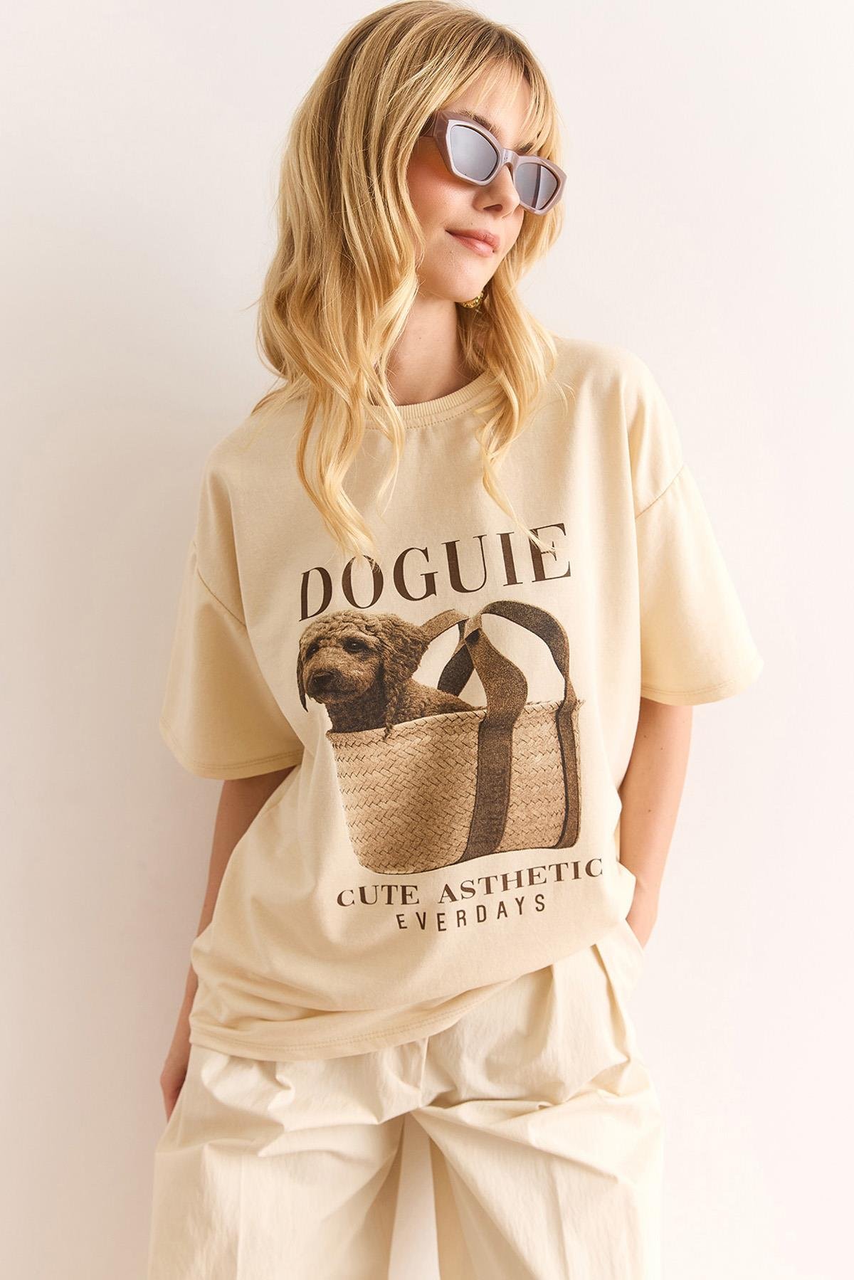 Doguie Baskılı 2 İp Relaxed Fit Tişört Bej