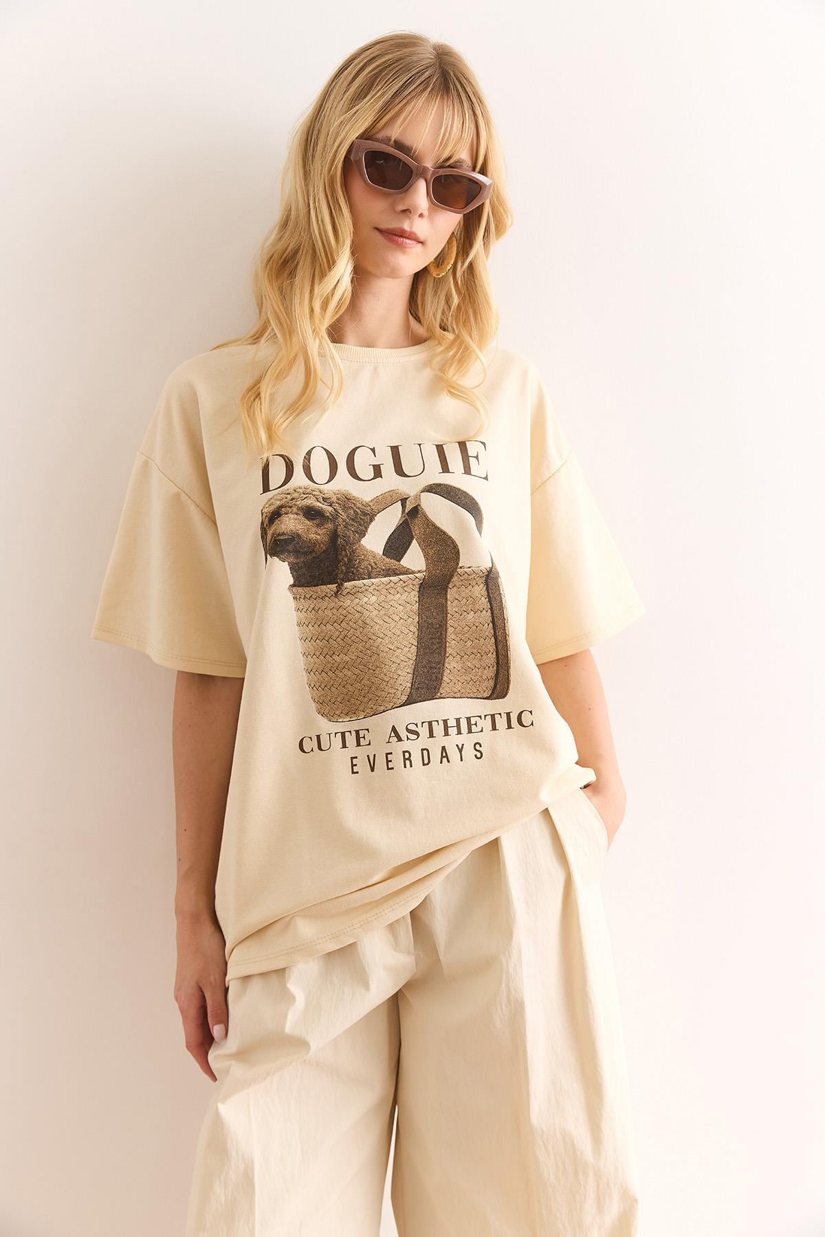 Doguie Baskılı 2 İp Relaxed Fit Tişört Bej