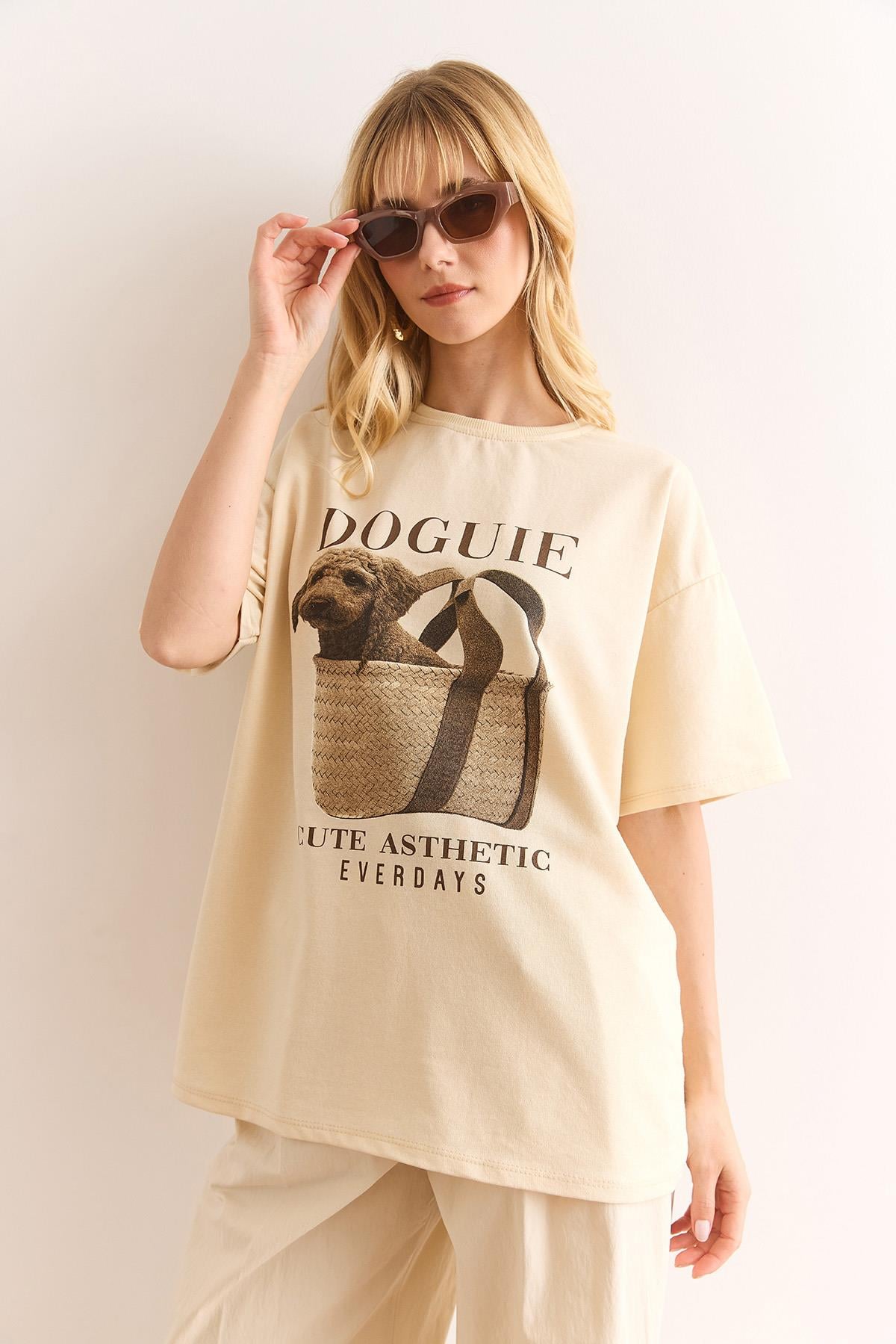 Doguie Baskılı 2 İp Relaxed Fit Tişört Bej
