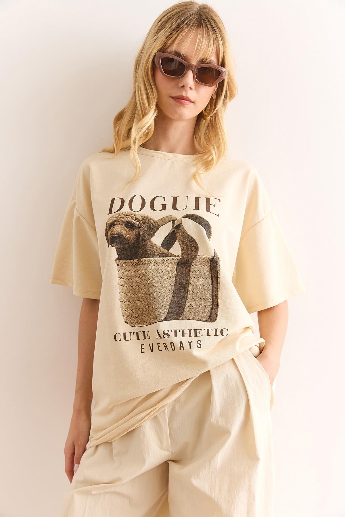 Doguie Baskılı 2 İp Relaxed Fit Tişört Bej