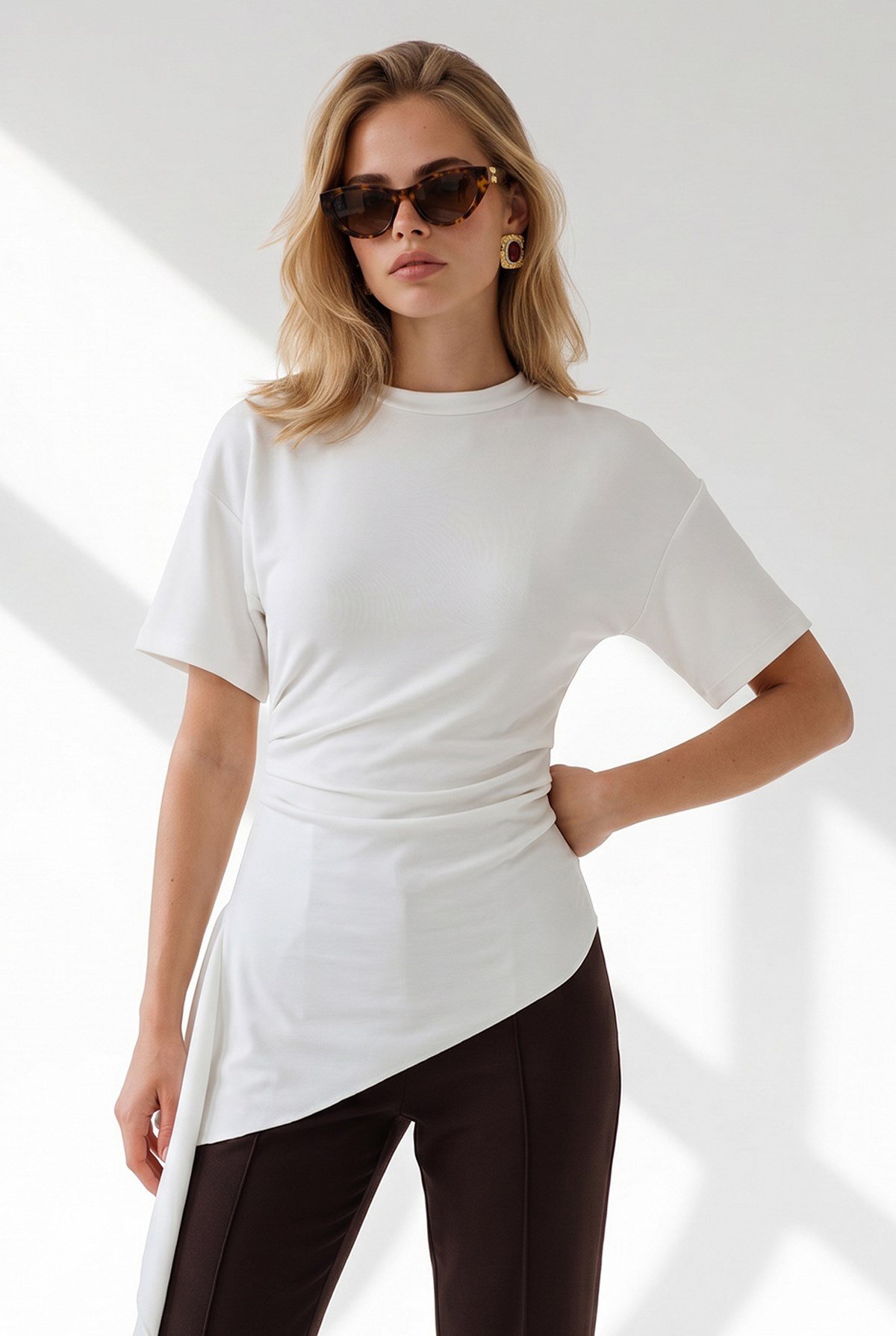Drape Detaylı Asimetrik Bluz Beyaz