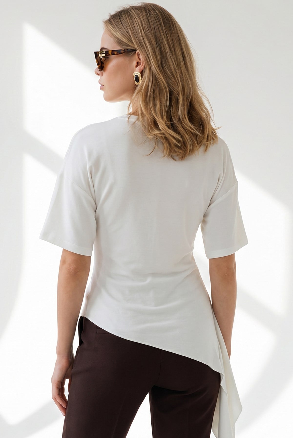 Drape Detaylı Asimetrik Bluz Beyaz