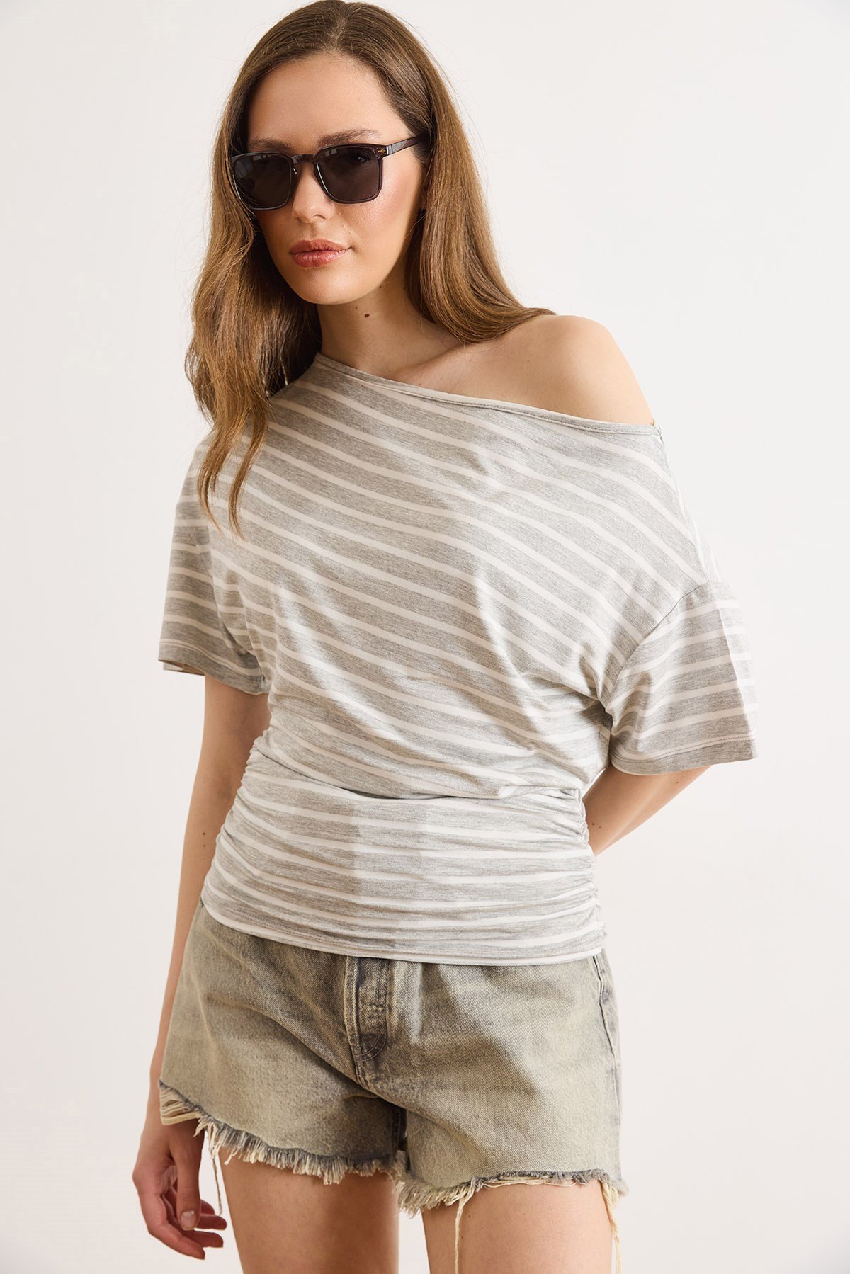 Drape Detaylı Çizgili Viskon Bluz Gri Beyaz