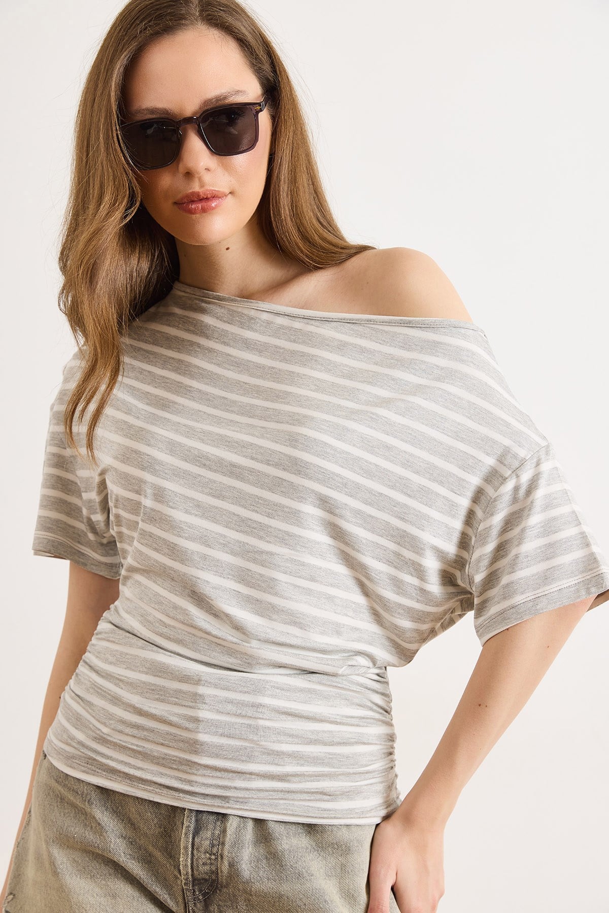 Drape Detaylı Çizgili Viskon Bluz Gri Beyaz