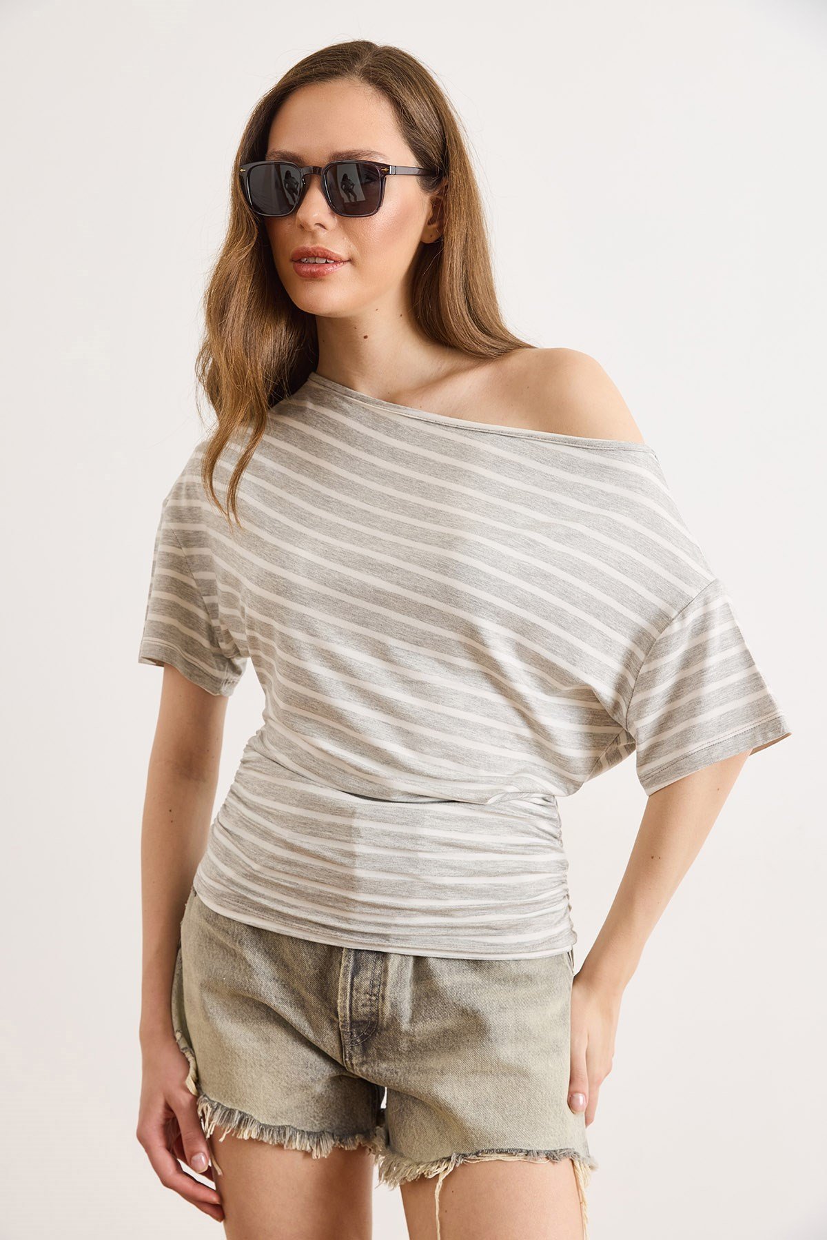 Drape Detaylı Çizgili Viskon Bluz Gri Beyaz